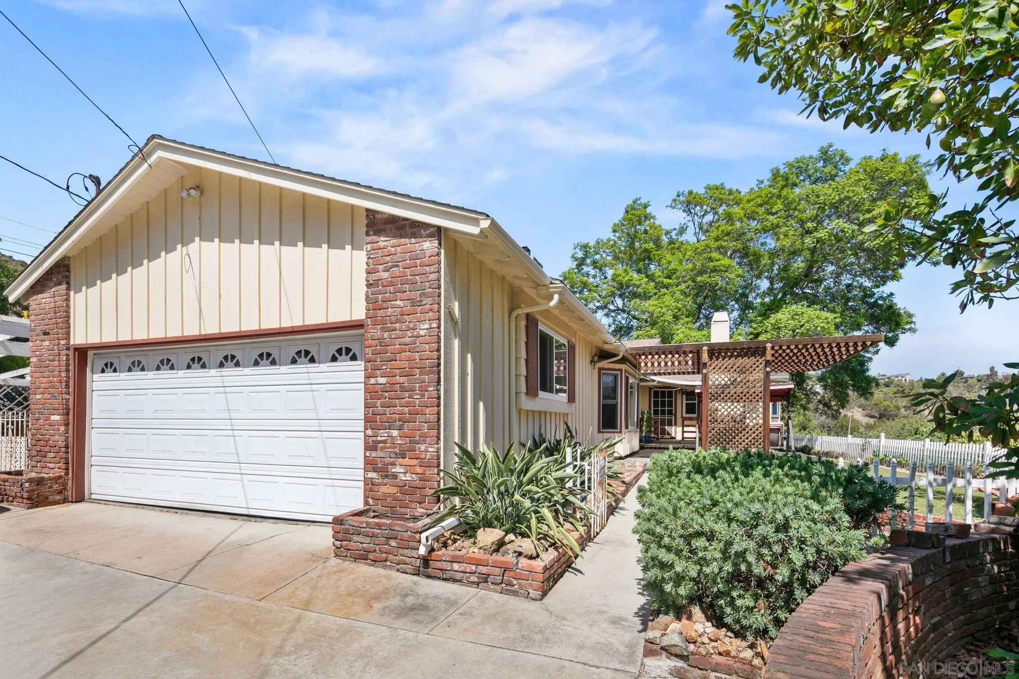 4245 Avenida Gregory