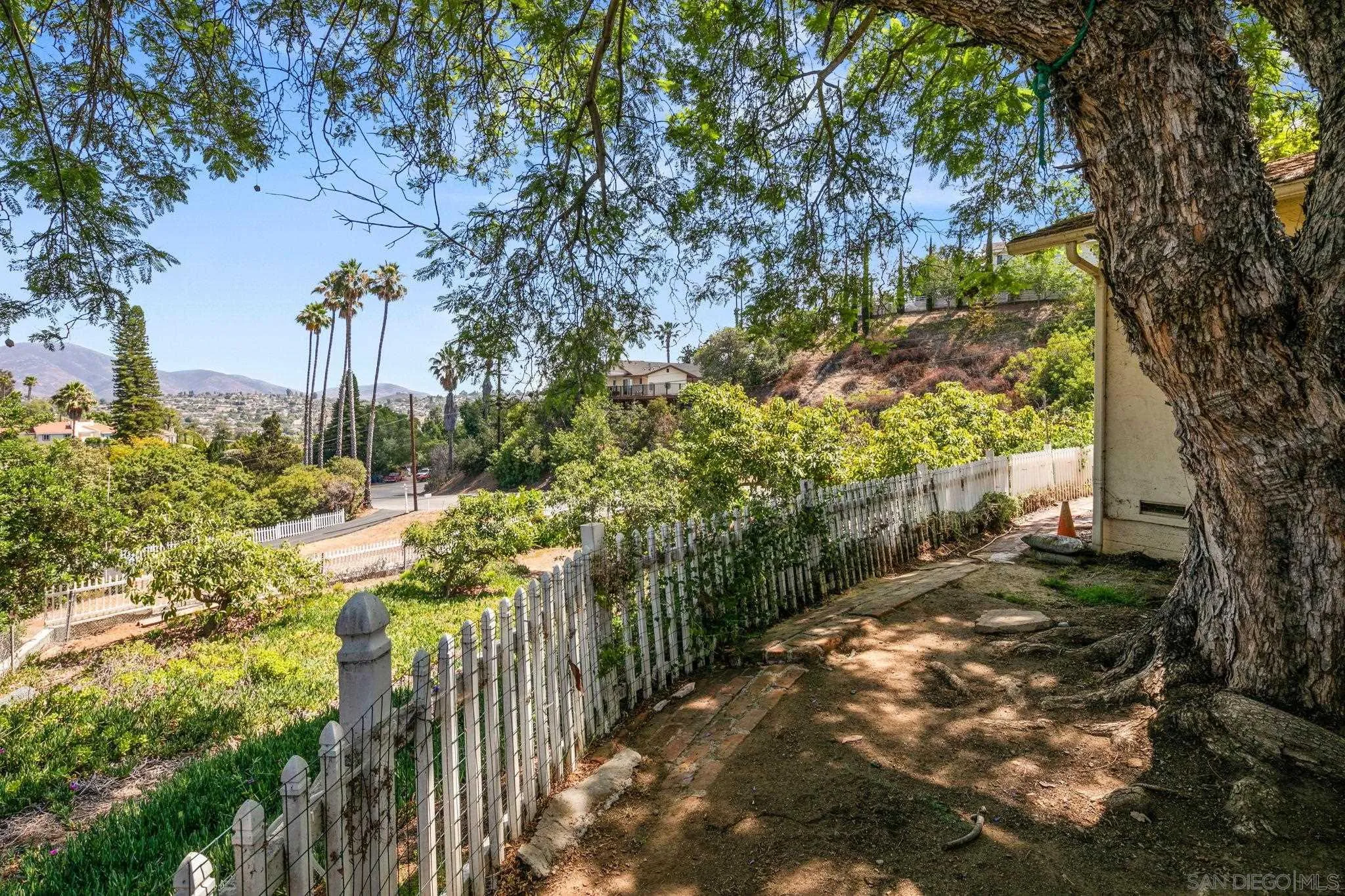 4245 Avenida Gregory