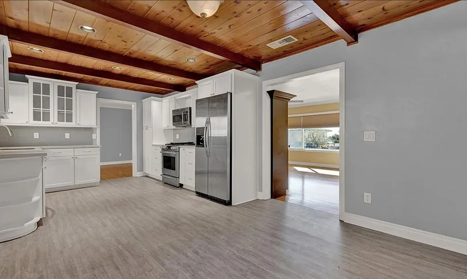 6570 Hillgrove