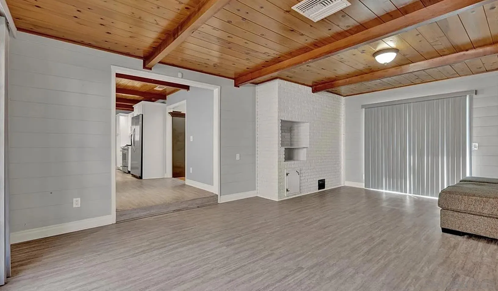 6570 Hillgrove