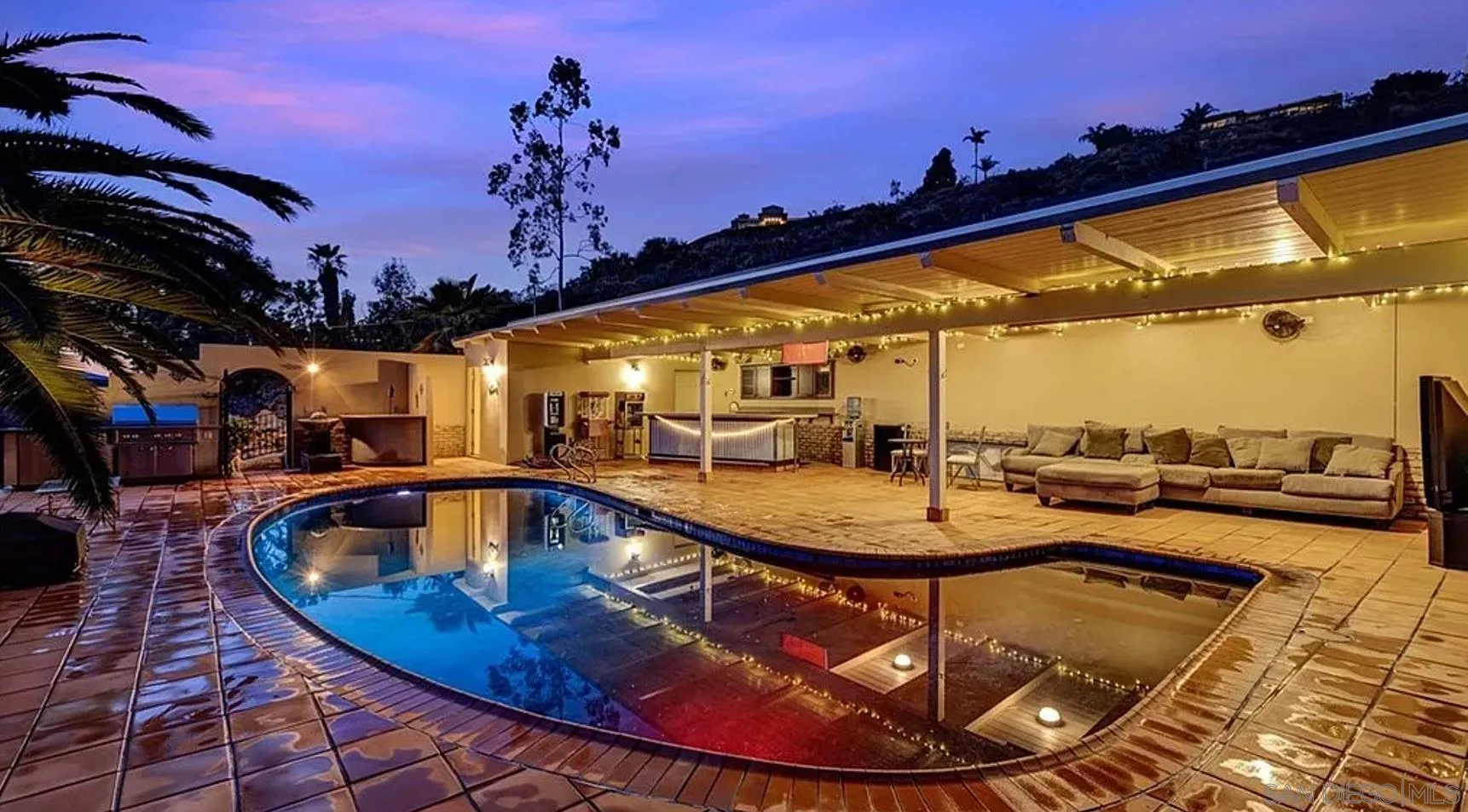 6570 Hillgrove