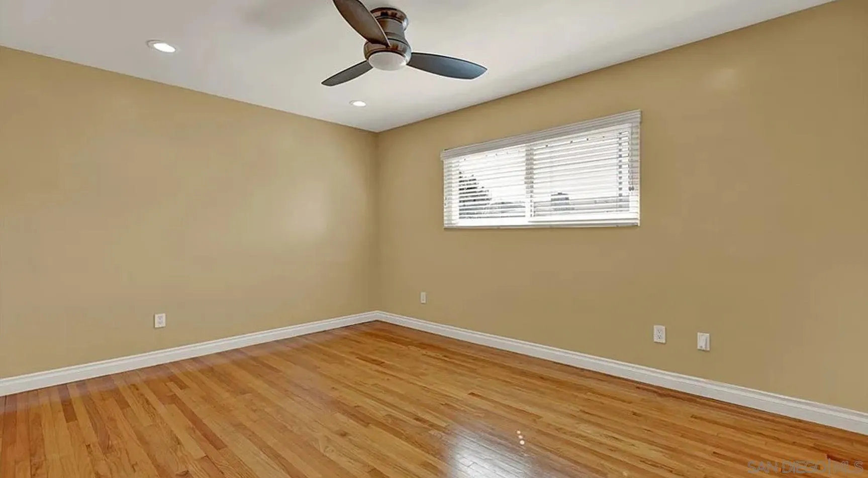 6570 Hillgrove