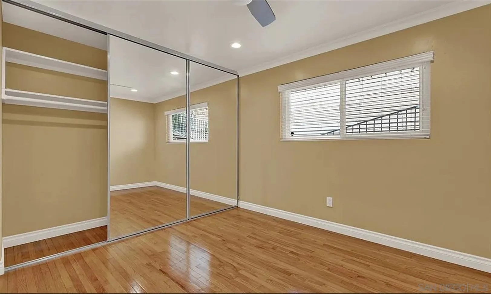 6570 Hillgrove
