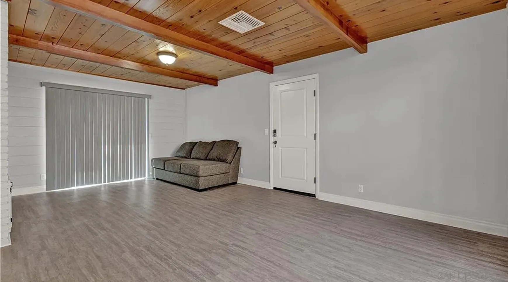 6570 Hillgrove