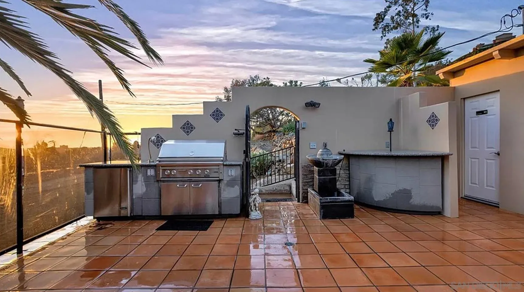 6570 Hillgrove