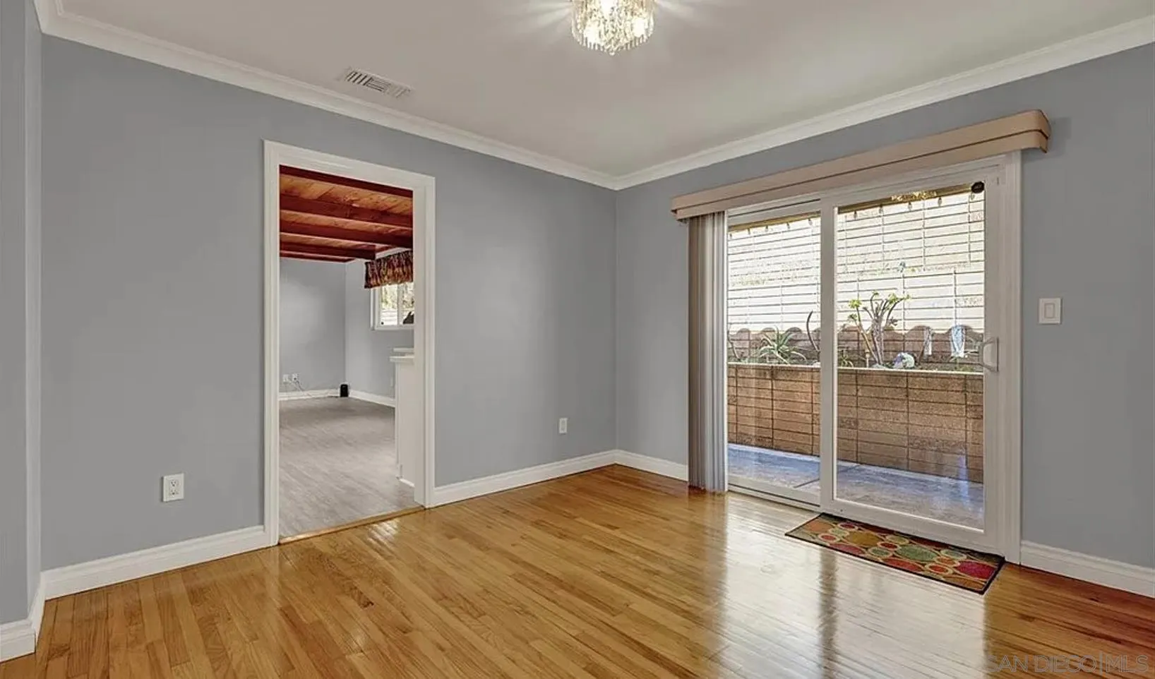 6570 Hillgrove