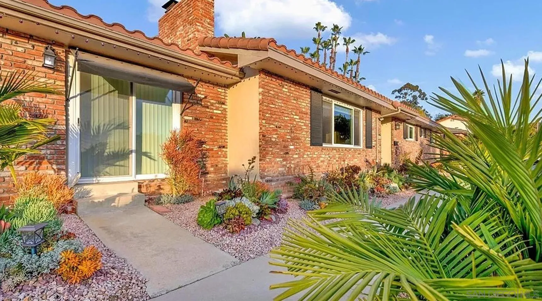 6570 Hillgrove