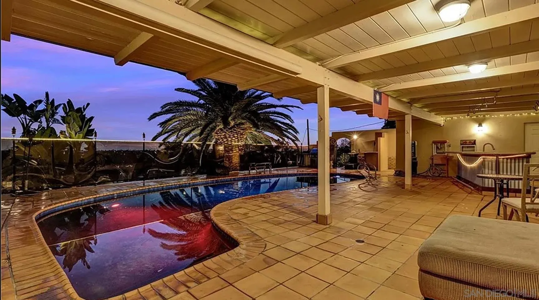6570 Hillgrove