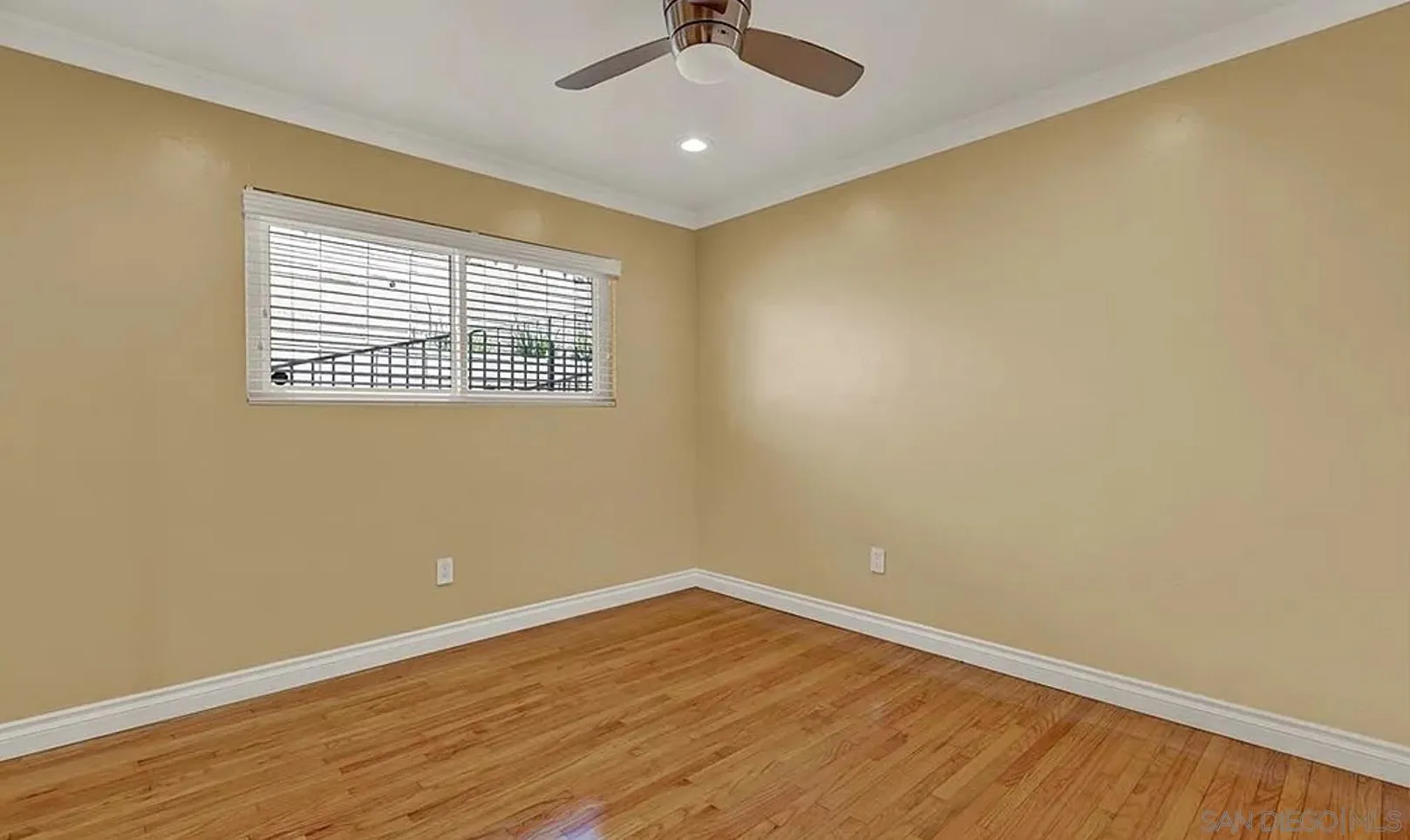6570 Hillgrove