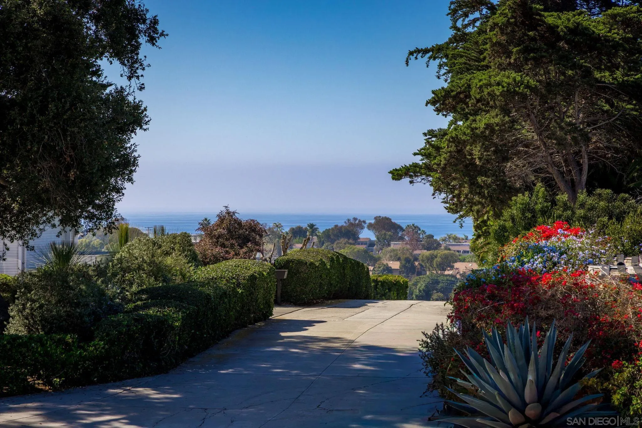 372 Hillcrest Scenic Ln