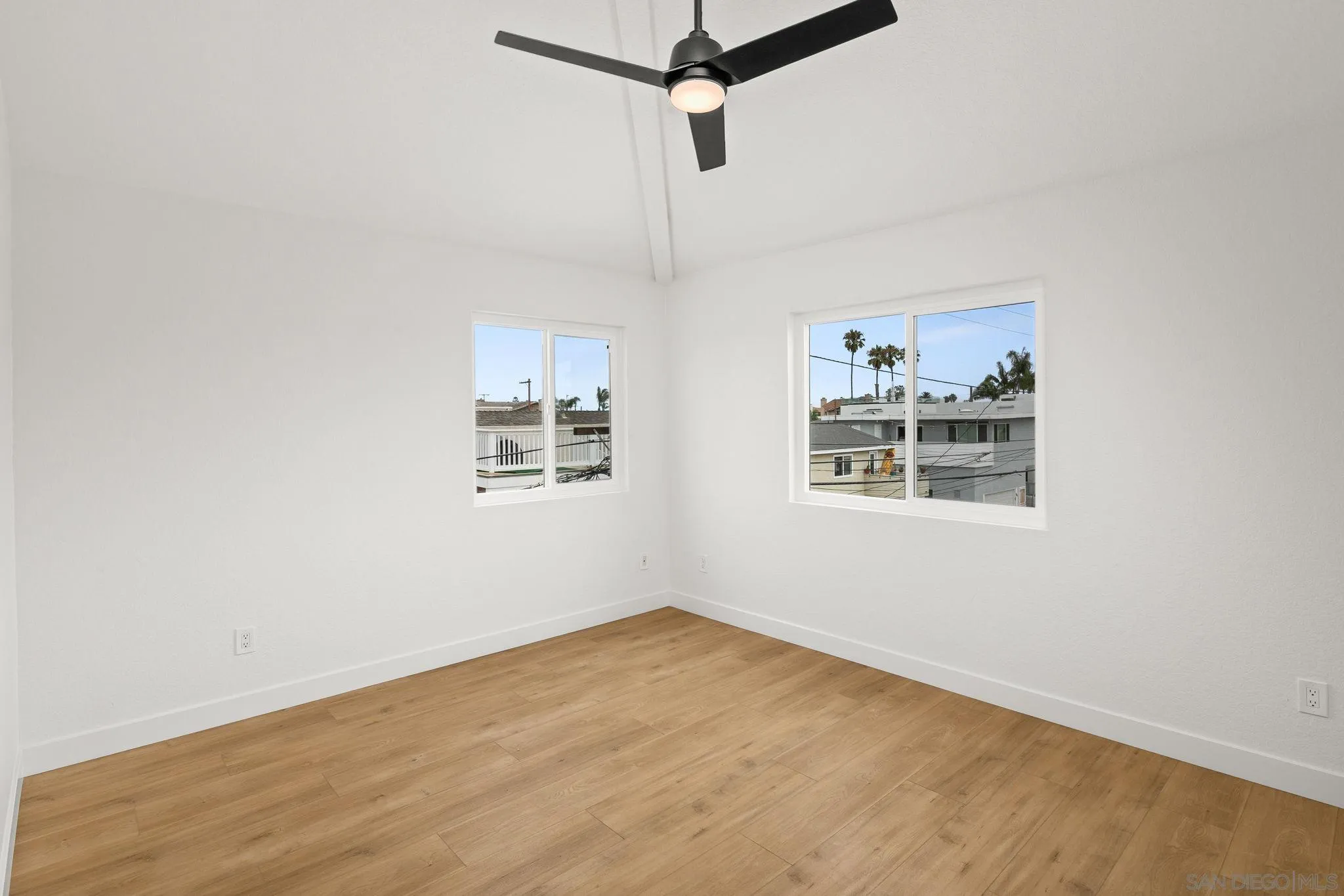 152 Evergreen Ave. Unit 4