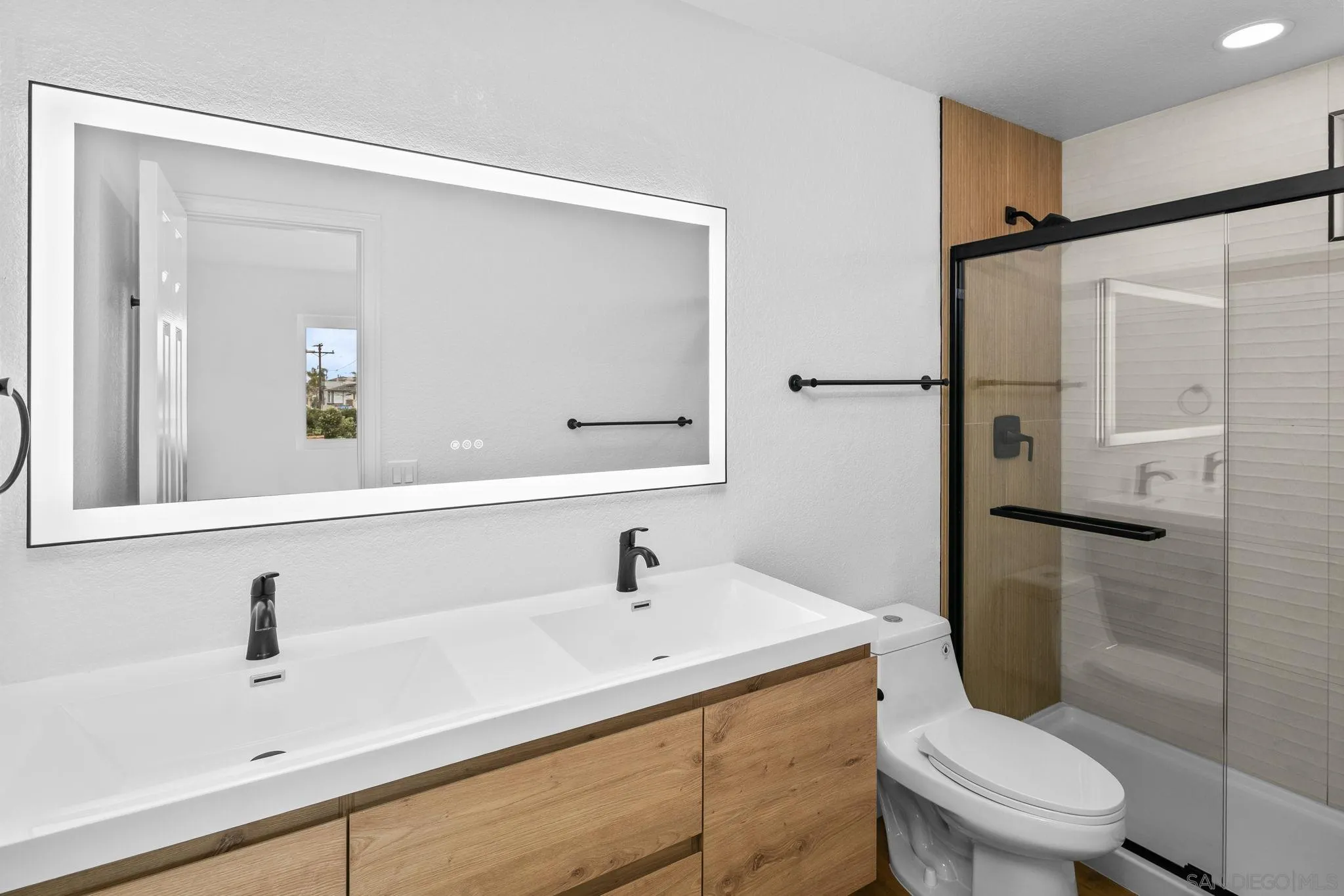 152 Evergreen Ave. Unit 4