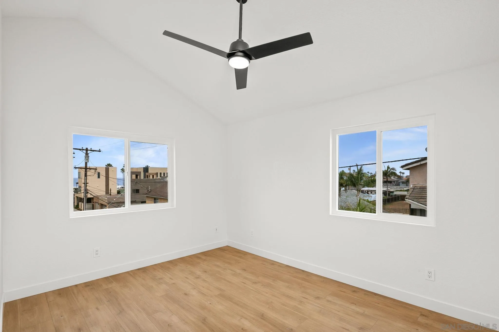 152 Evergreen Ave. Unit 4