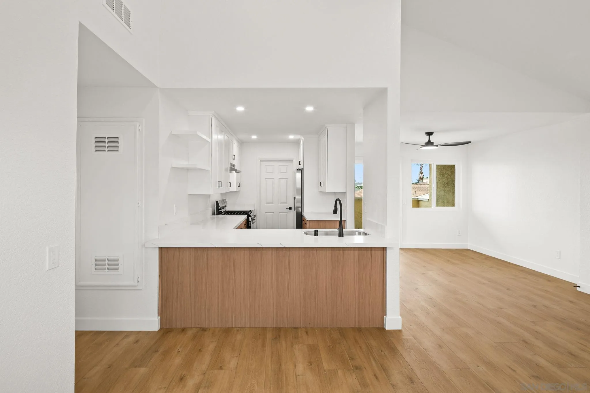 152 Evergreen Ave. Unit 4