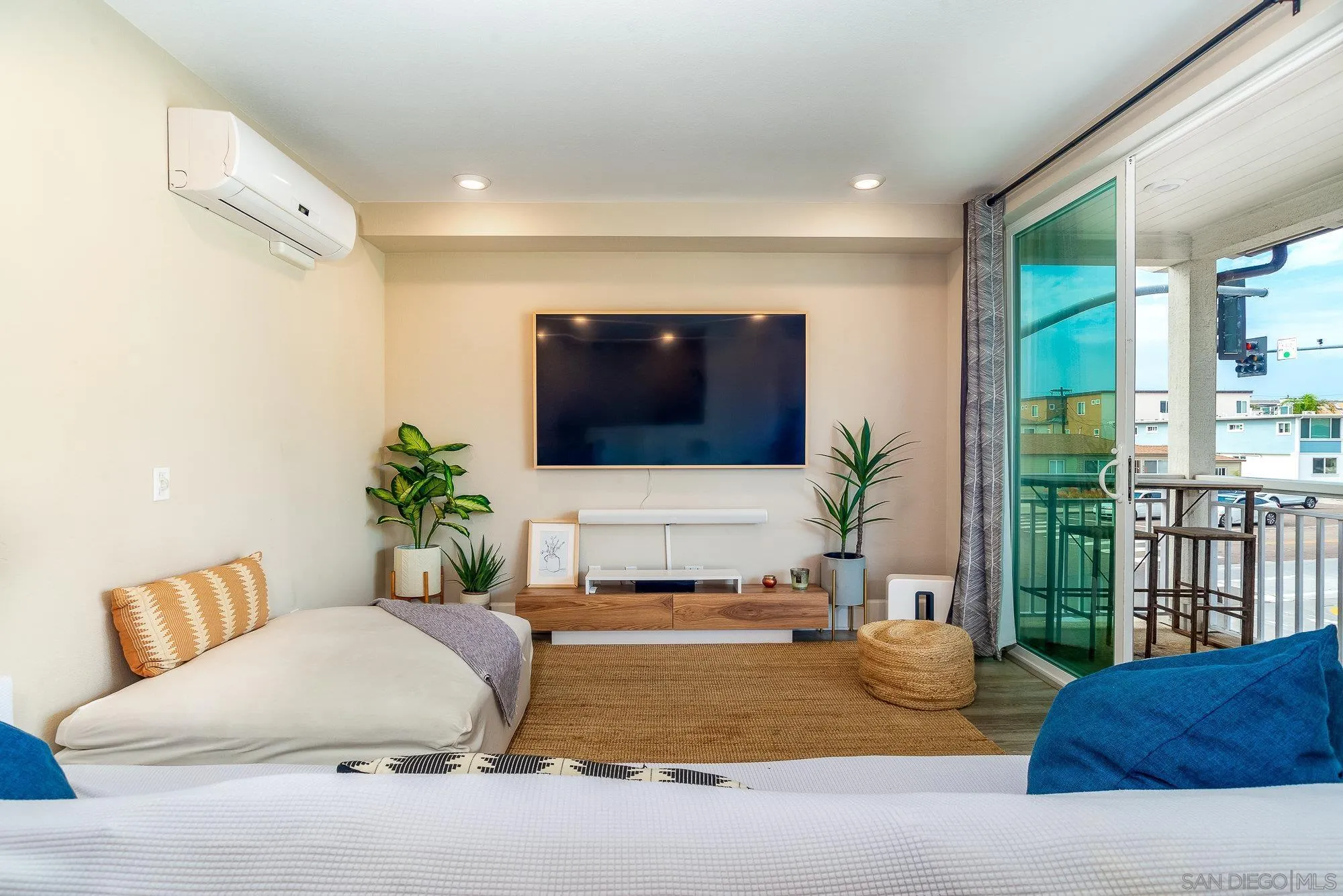 807 Santa Barbara Pl