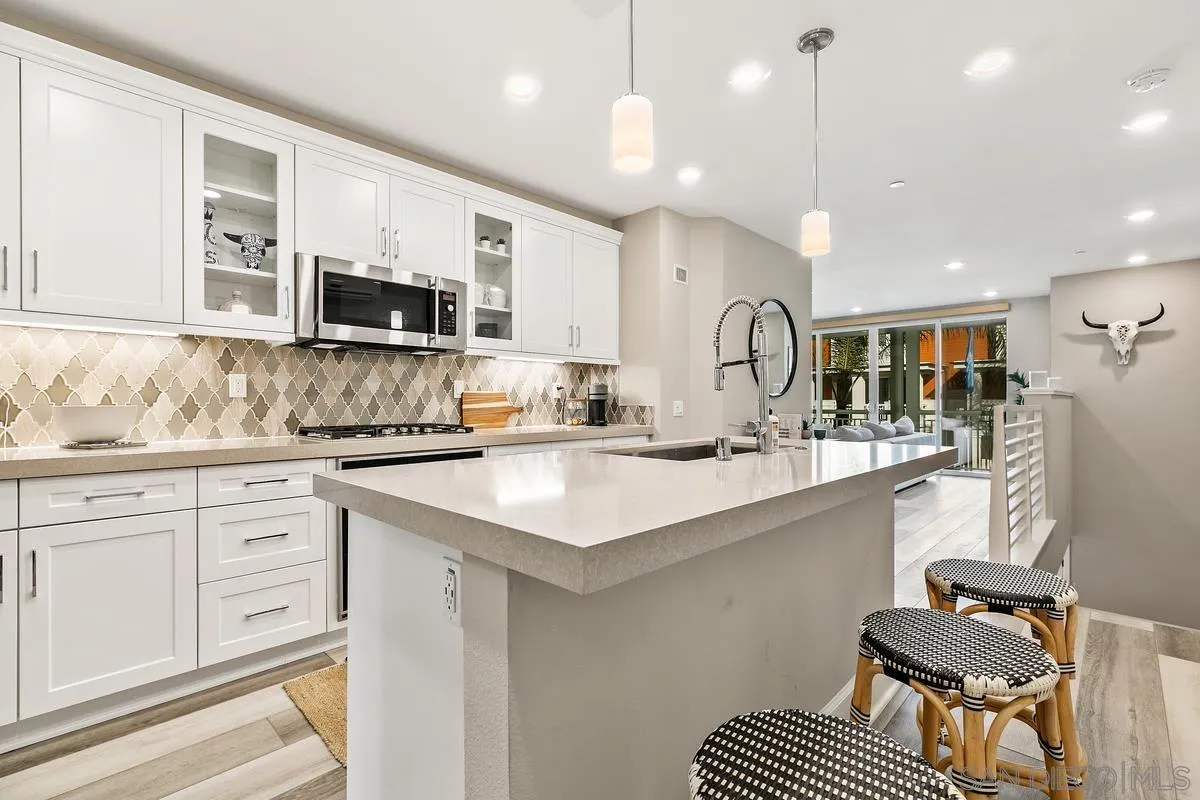 807 Santa Barbara Pl