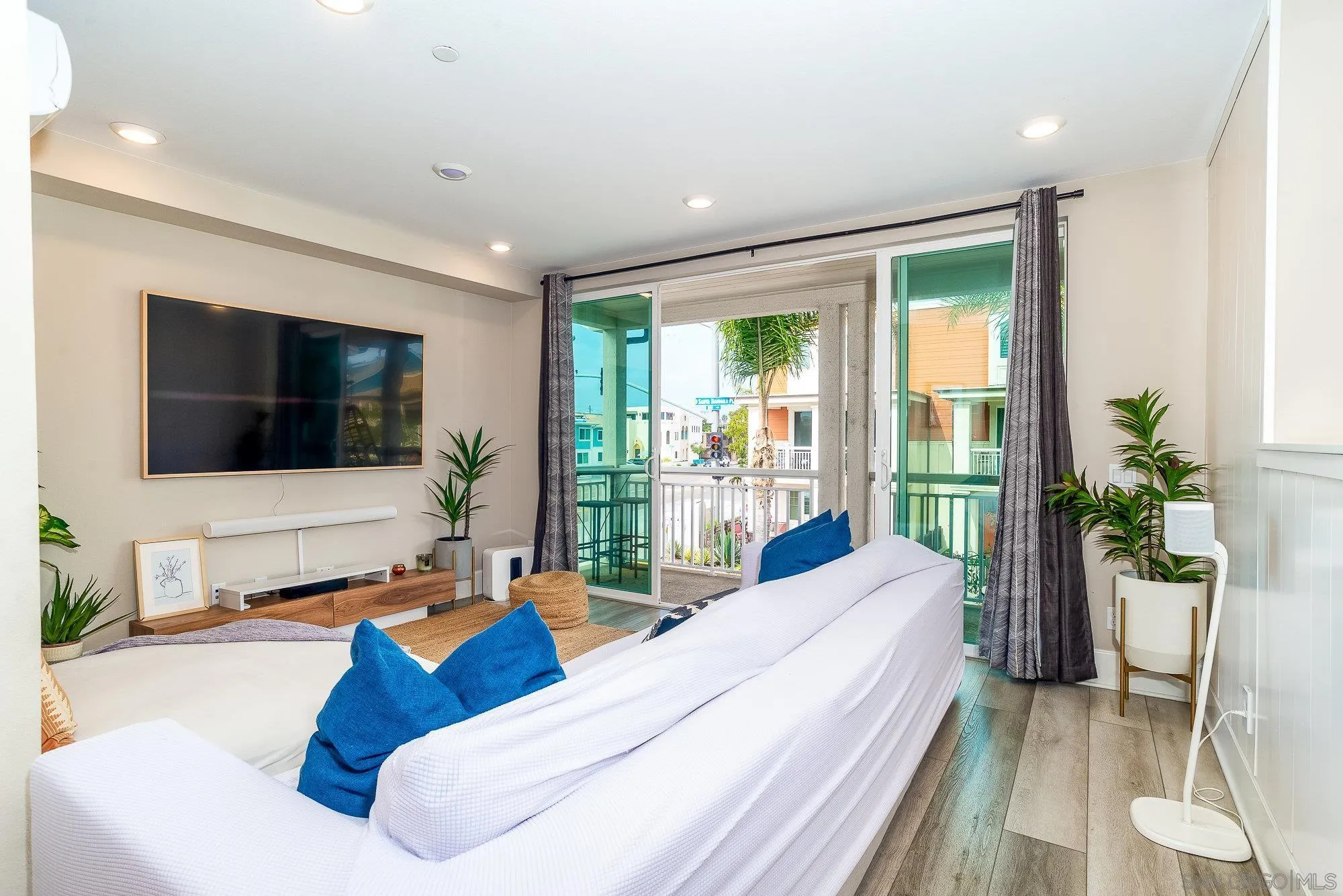 807 Santa Barbara Pl