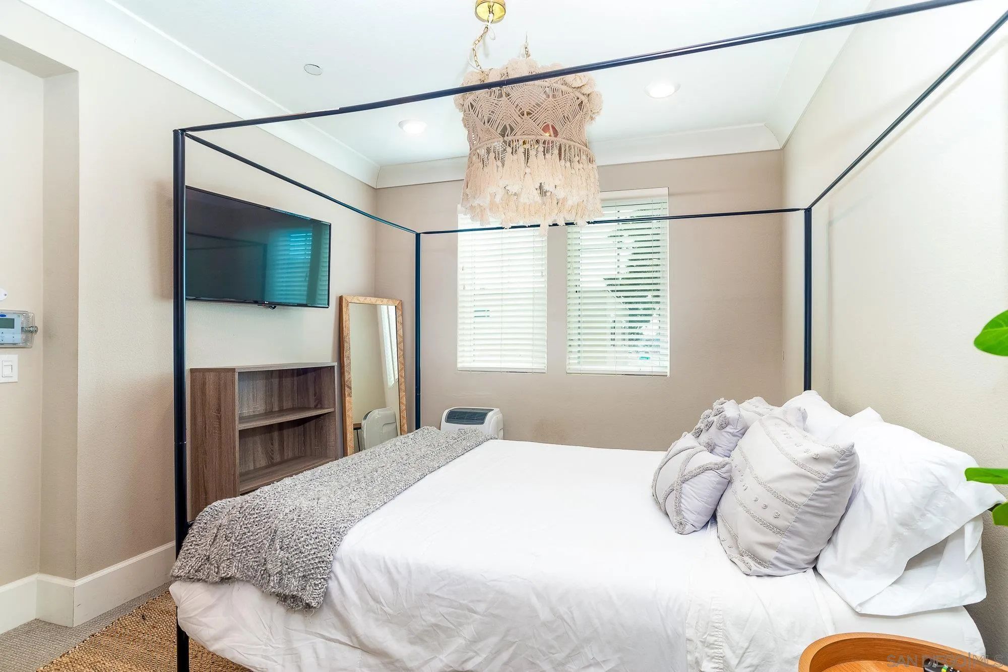 807 Santa Barbara Pl