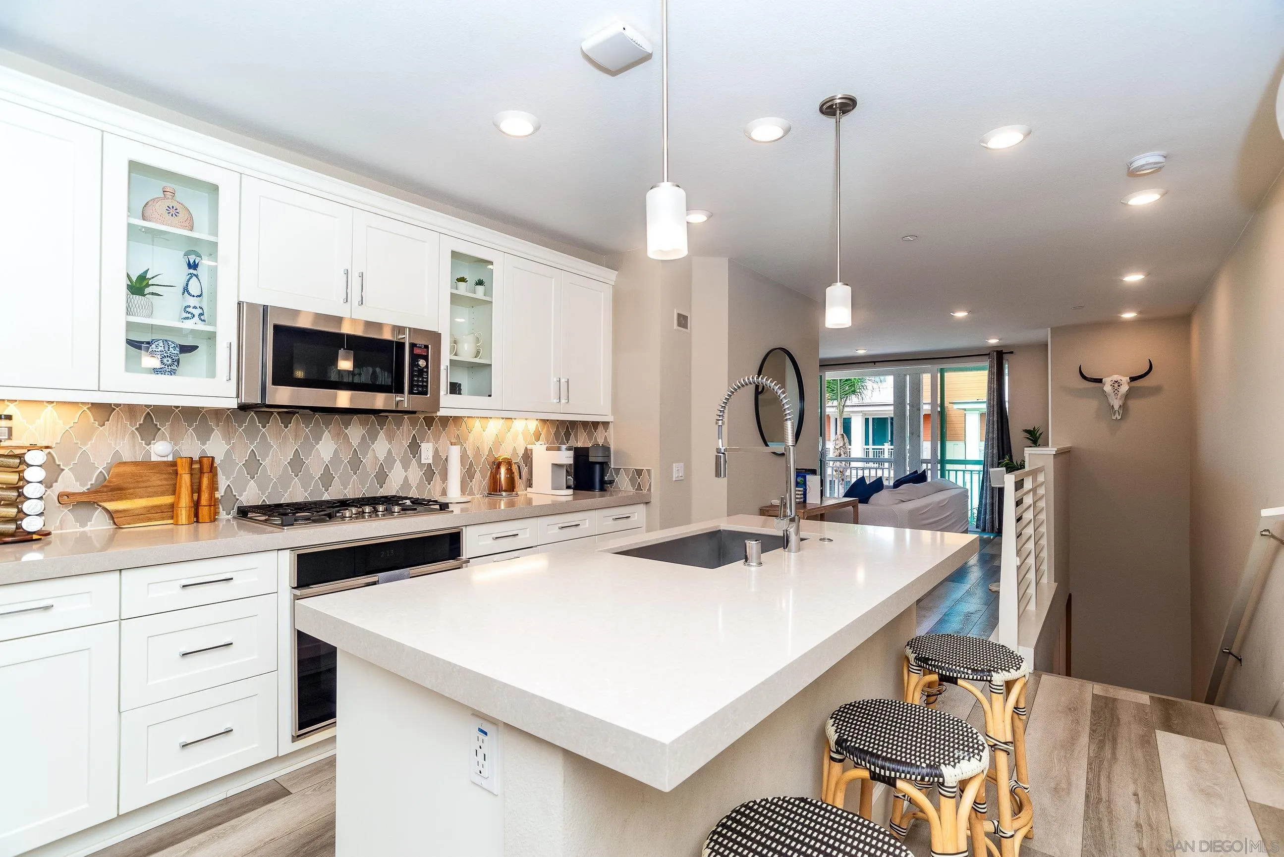 807 Santa Barbara Pl