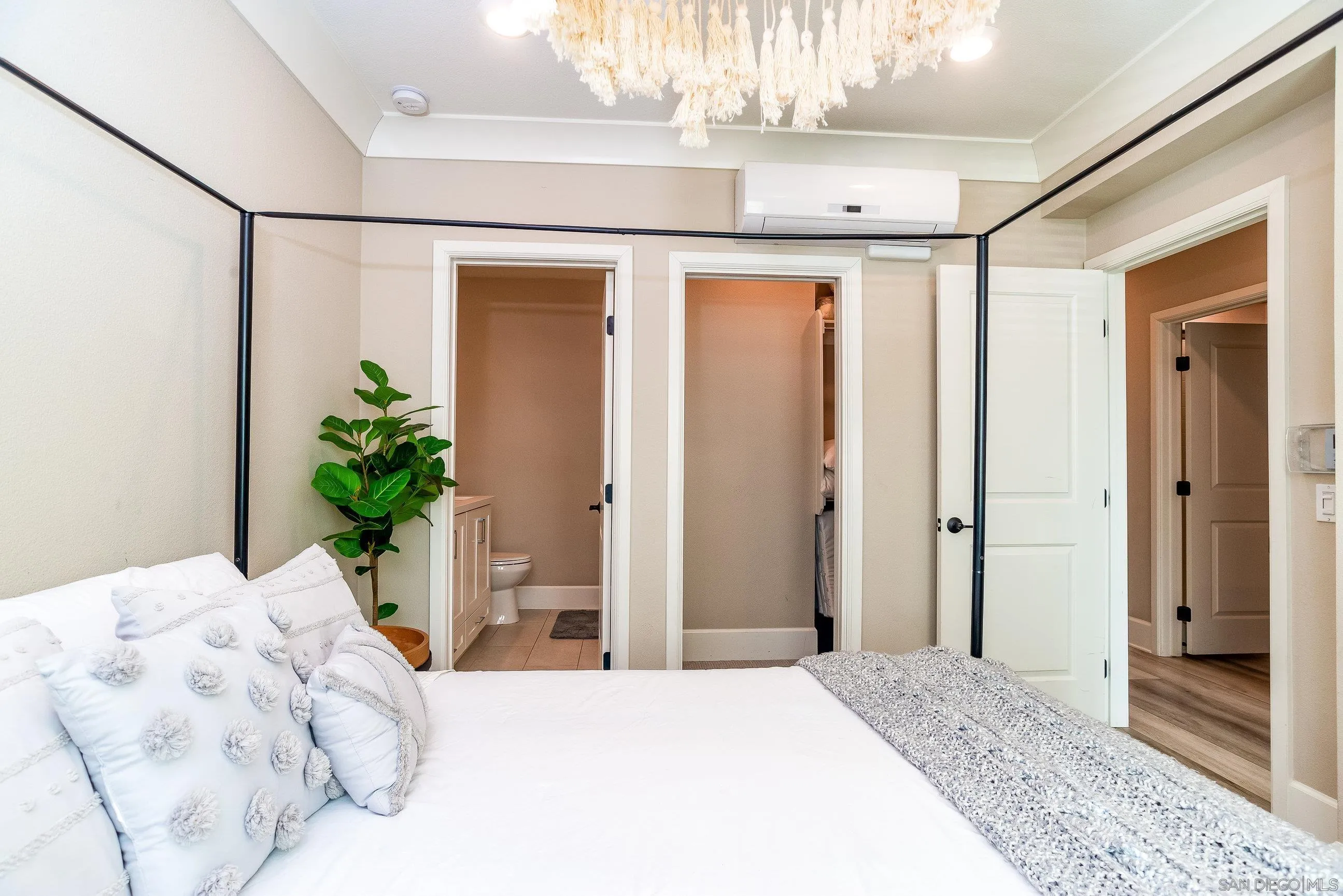 807 Santa Barbara Pl