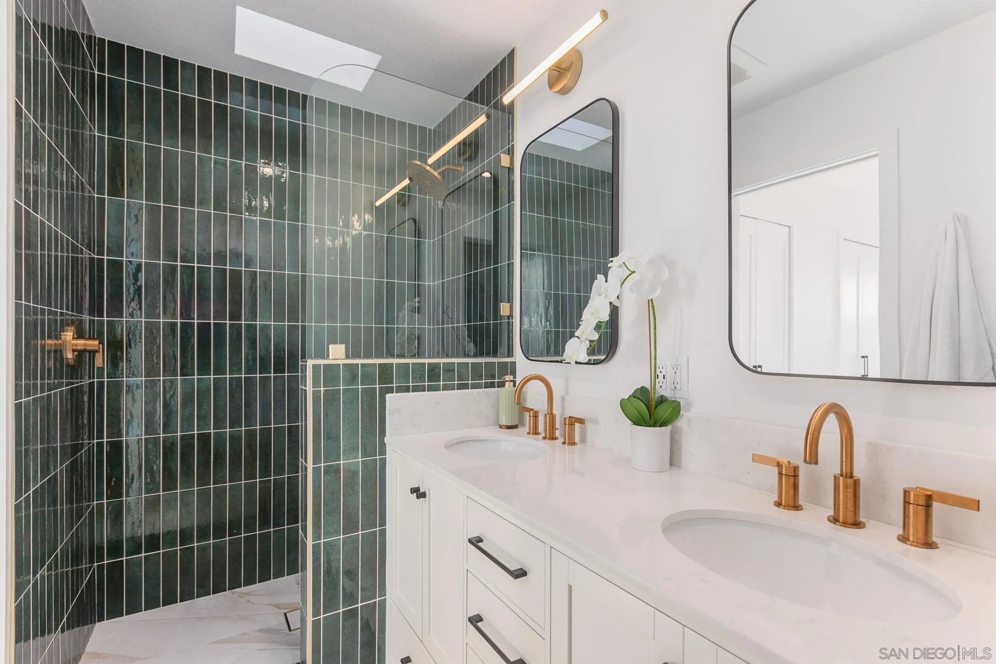 2140 Orinda Dr Unit E