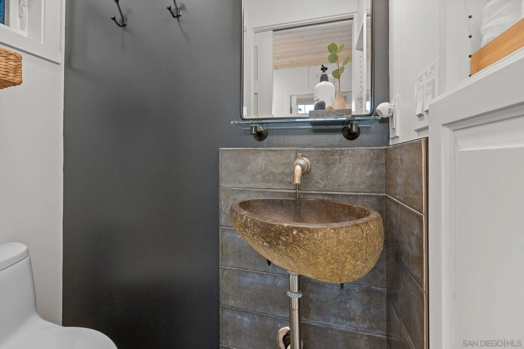 554 & 556 Stratford Dr