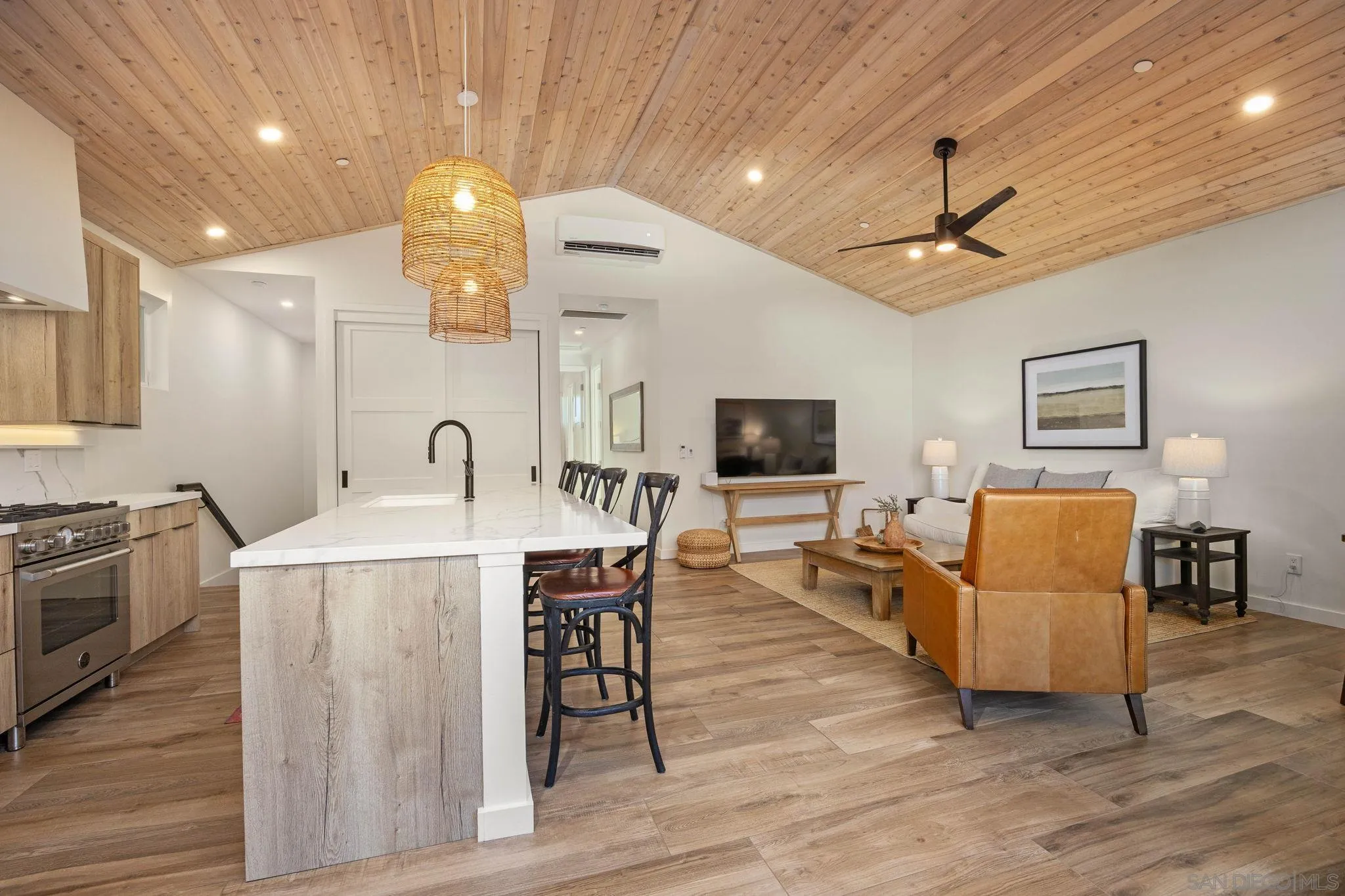 554 & 556 Stratford Dr