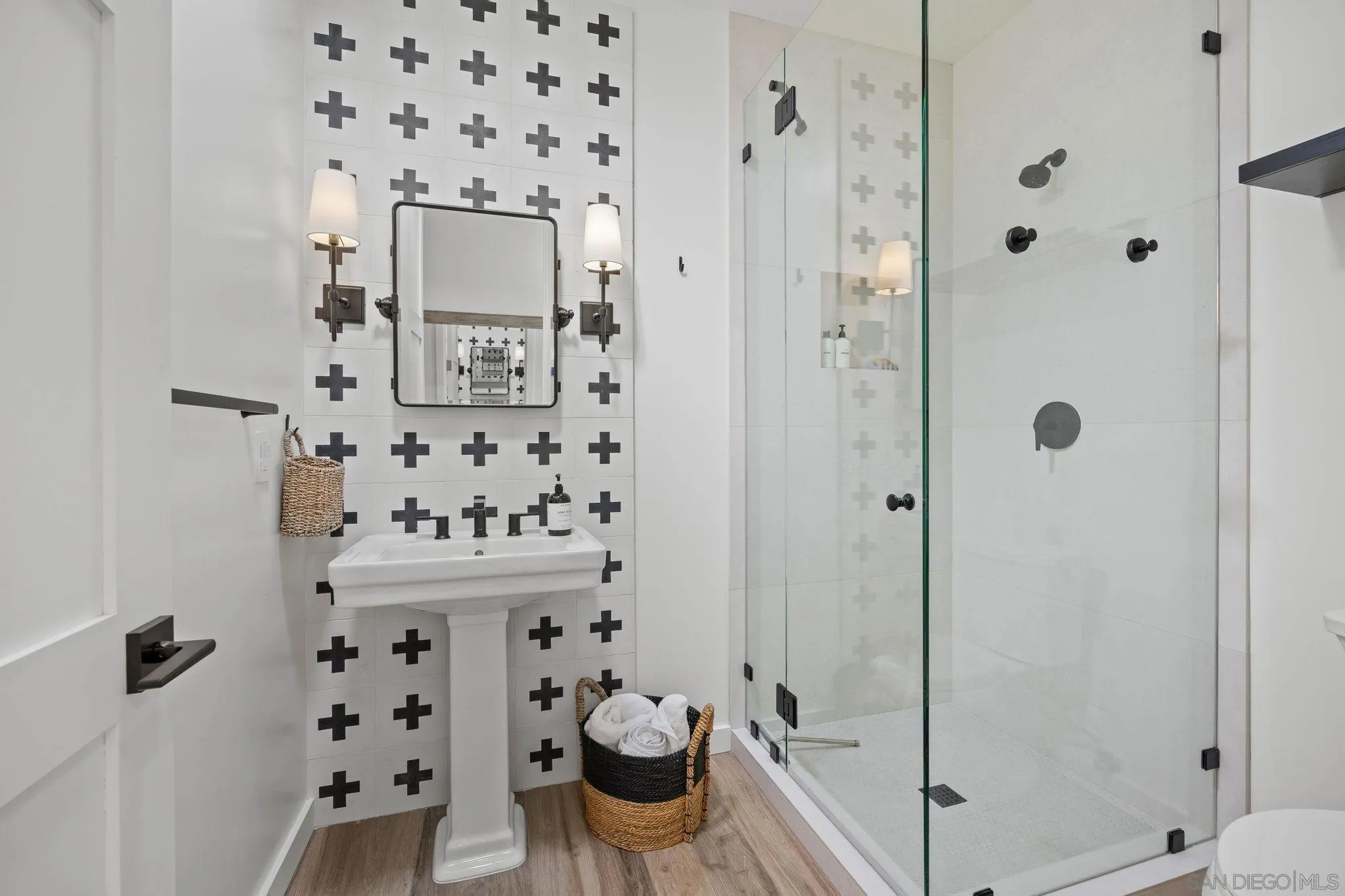 554 & 556 Stratford Dr