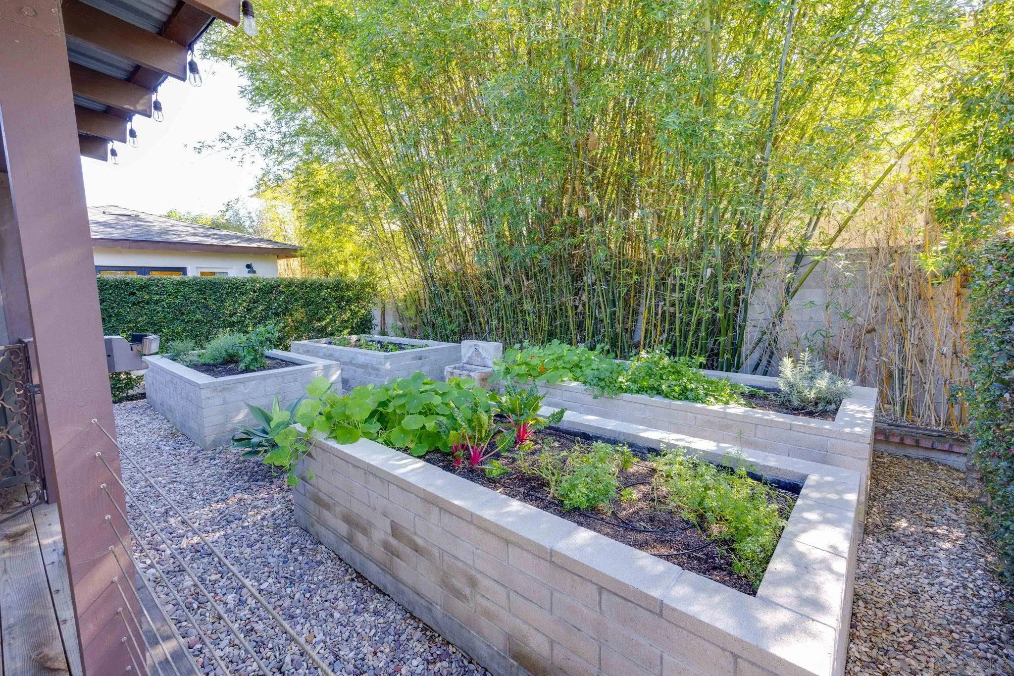 554 & 556 Stratford Dr