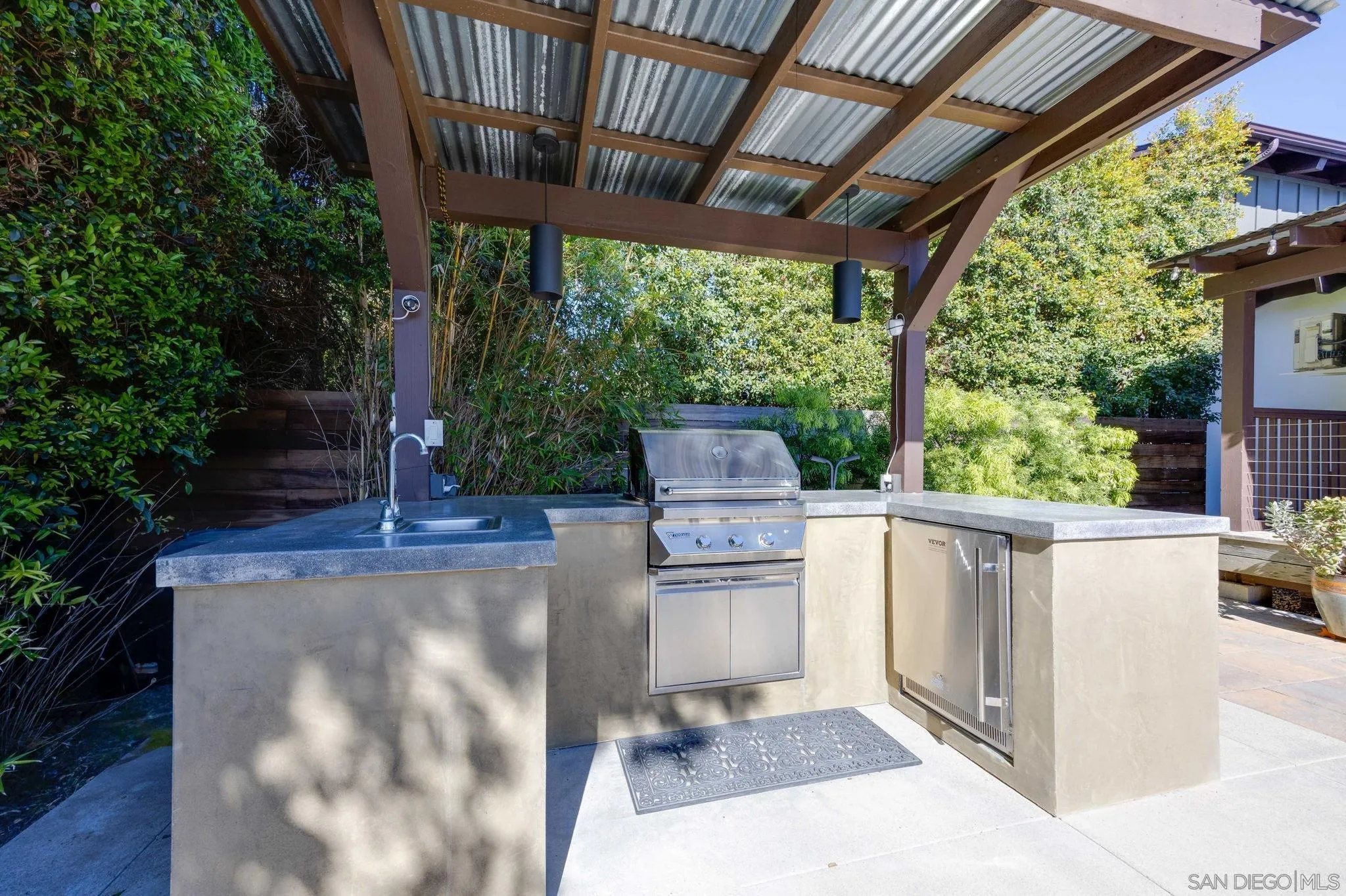 554 & 556 Stratford Dr