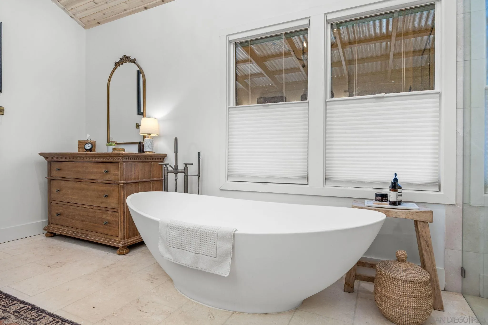 554 & 556 Stratford Dr