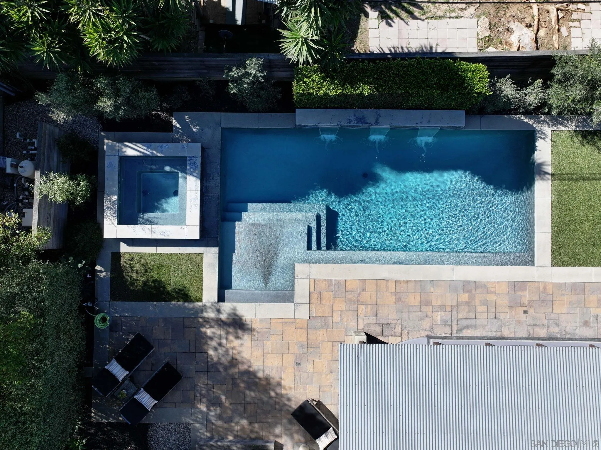 554 & 556 Stratford Dr