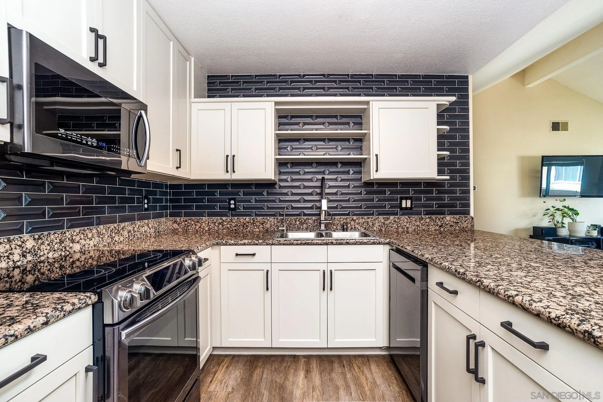 1548 Thomas Ave Unit 6