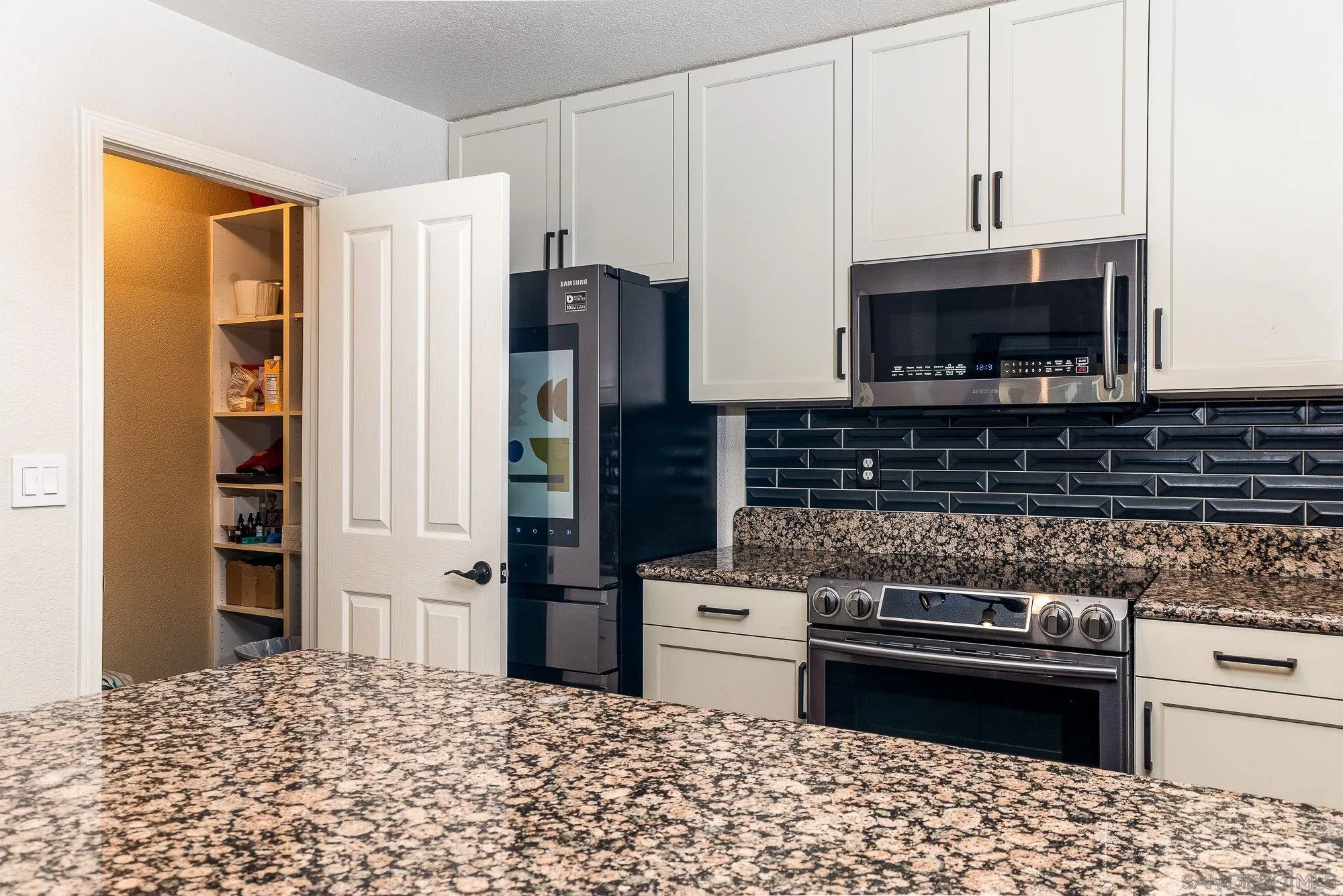 1548 Thomas Ave Unit 6