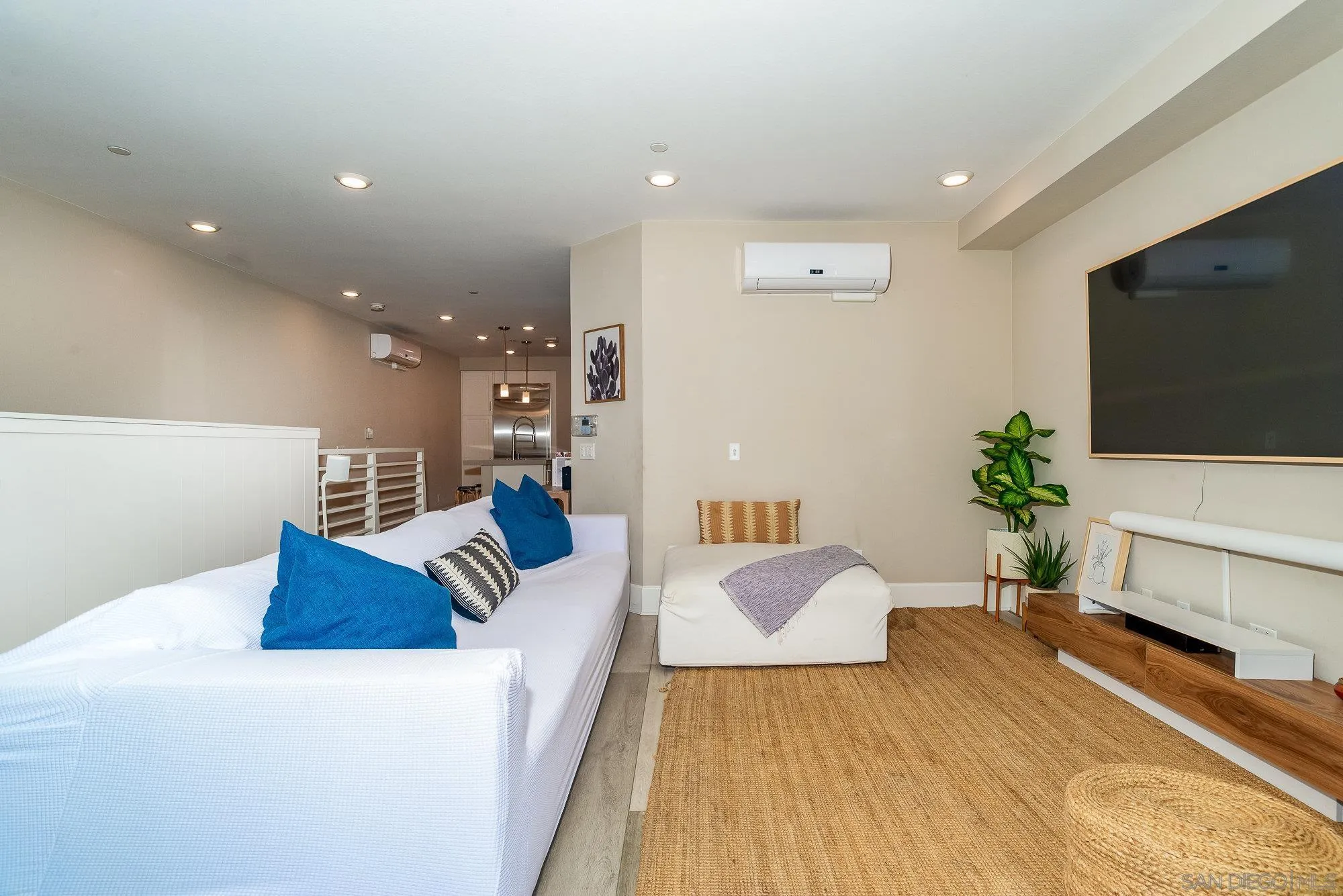 807 Santa Barbara Pl