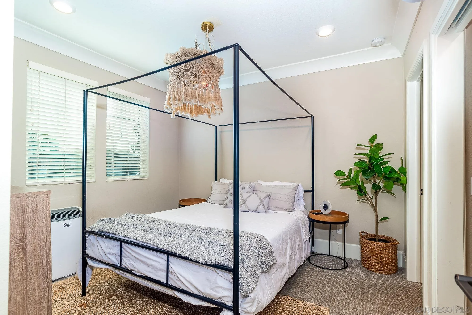 807 Santa Barbara Pl