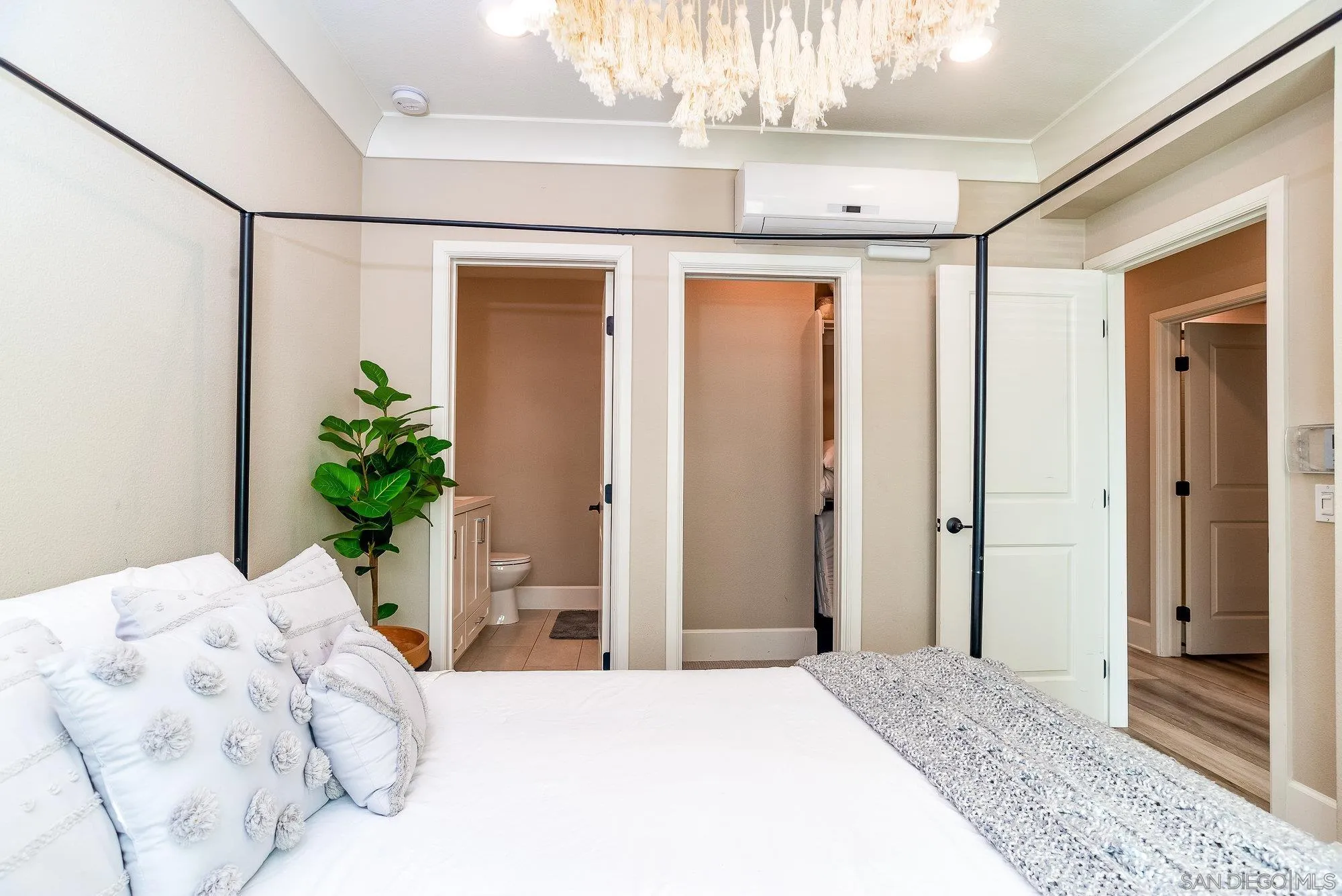 807 Santa Barbara Pl