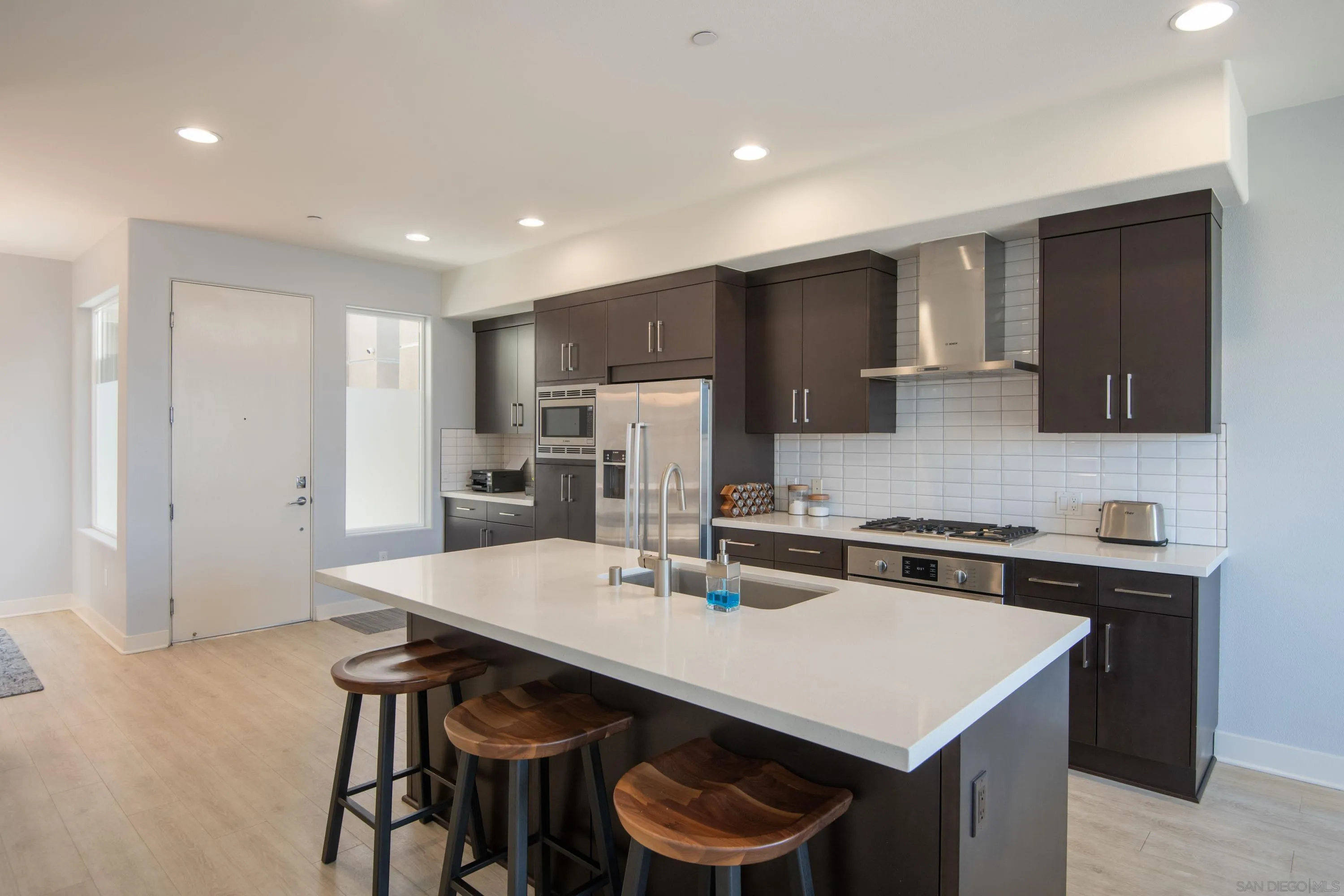 5702 La Jolla Blvd Unit: 209