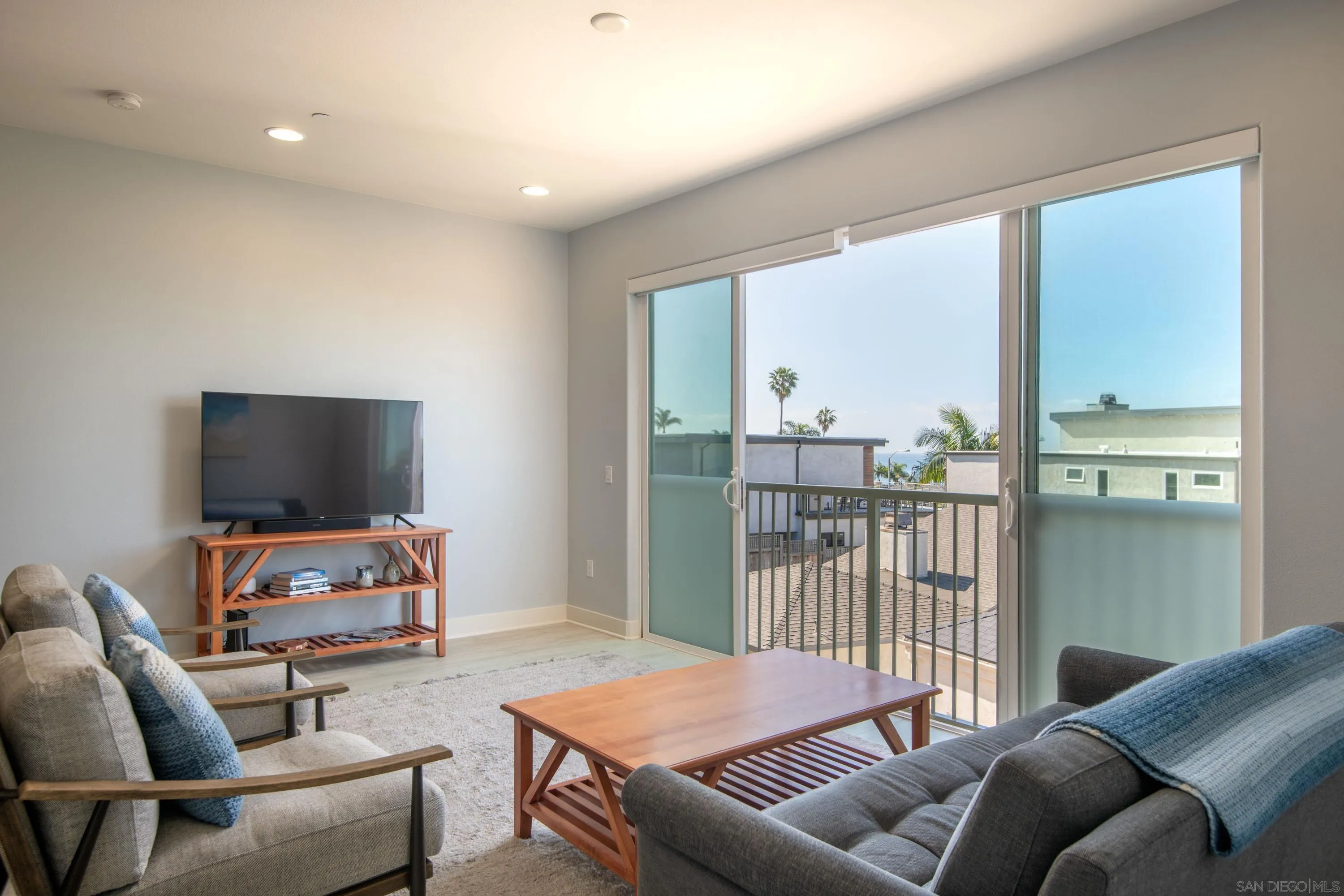 5702 La Jolla Blvd Unit: 209