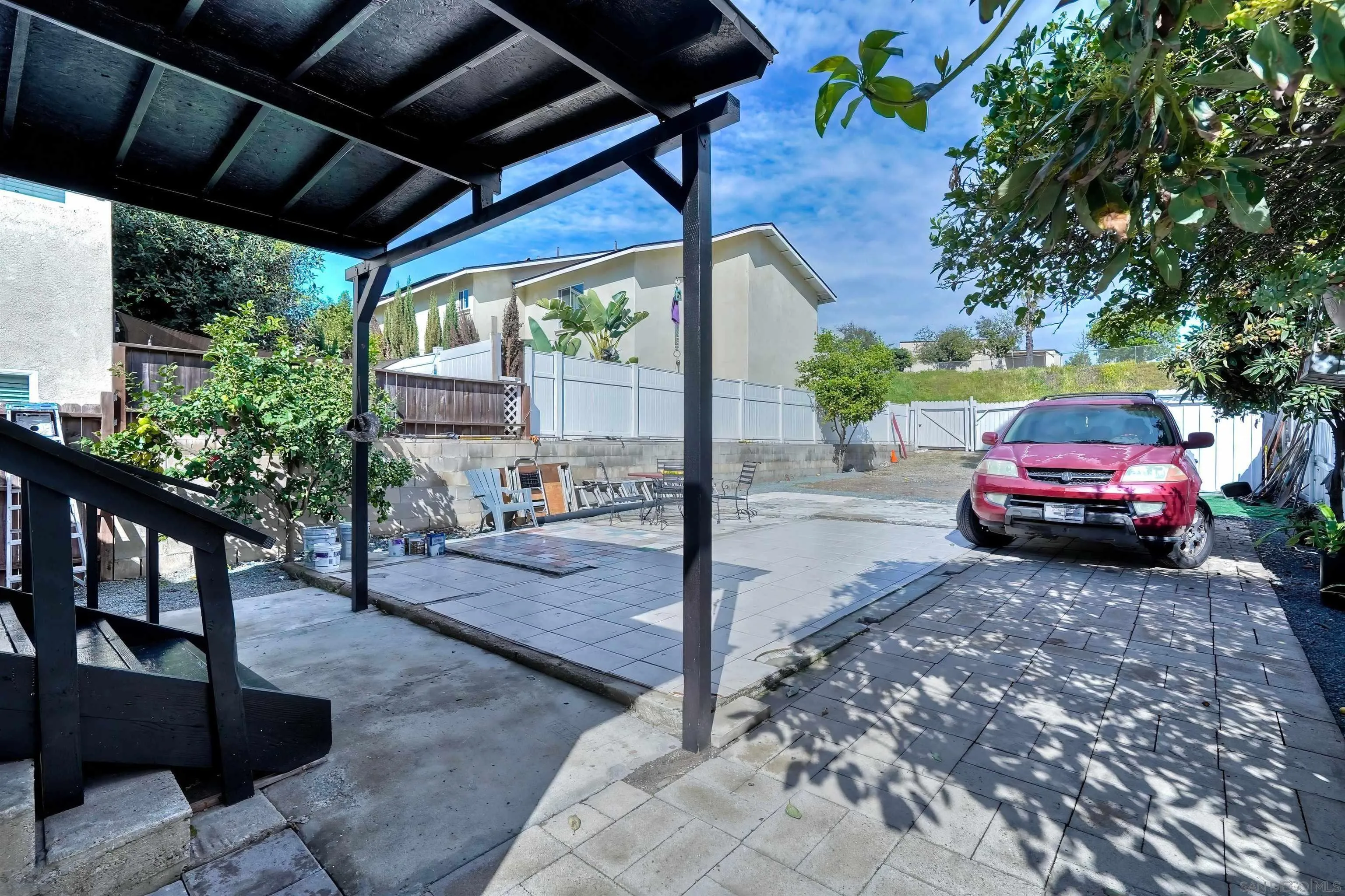 2548 Island Ave