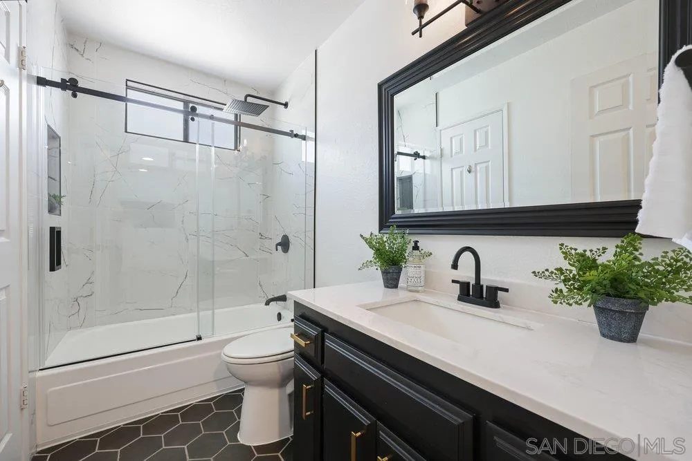 1009 Essex St. Unit 6