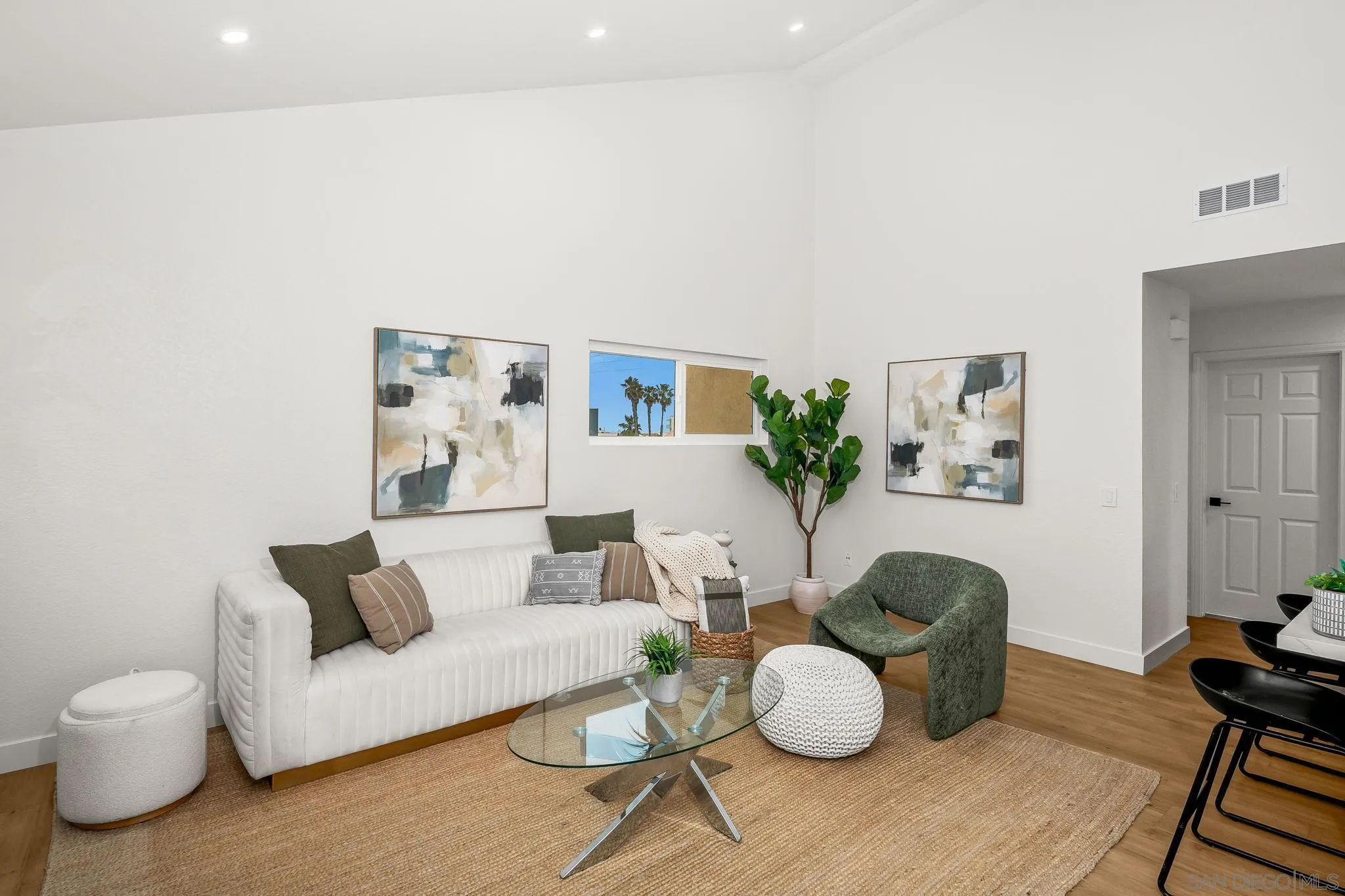 152 Evergreen Ave. Unit 4