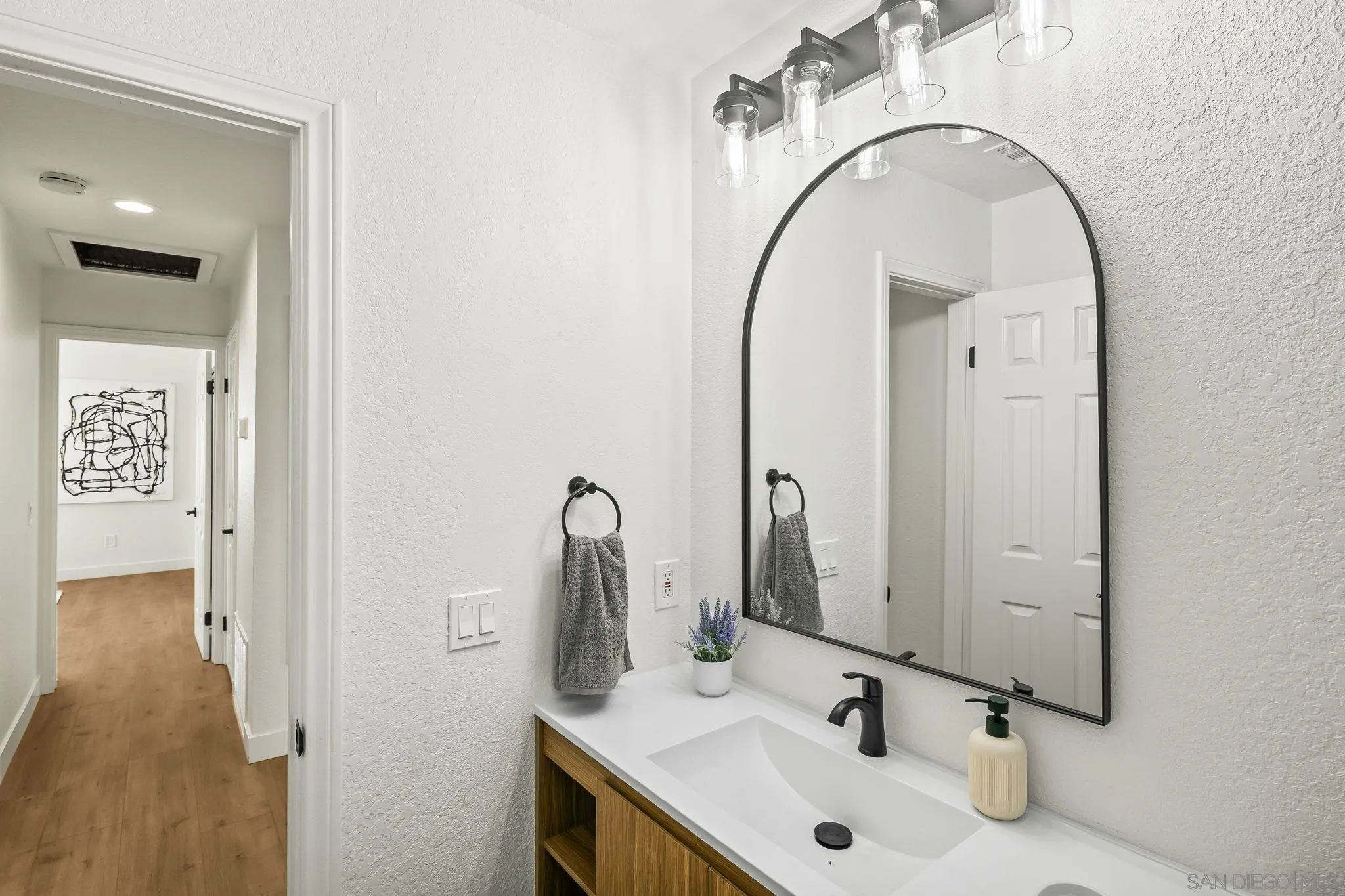 152 Evergreen Ave. Unit 4