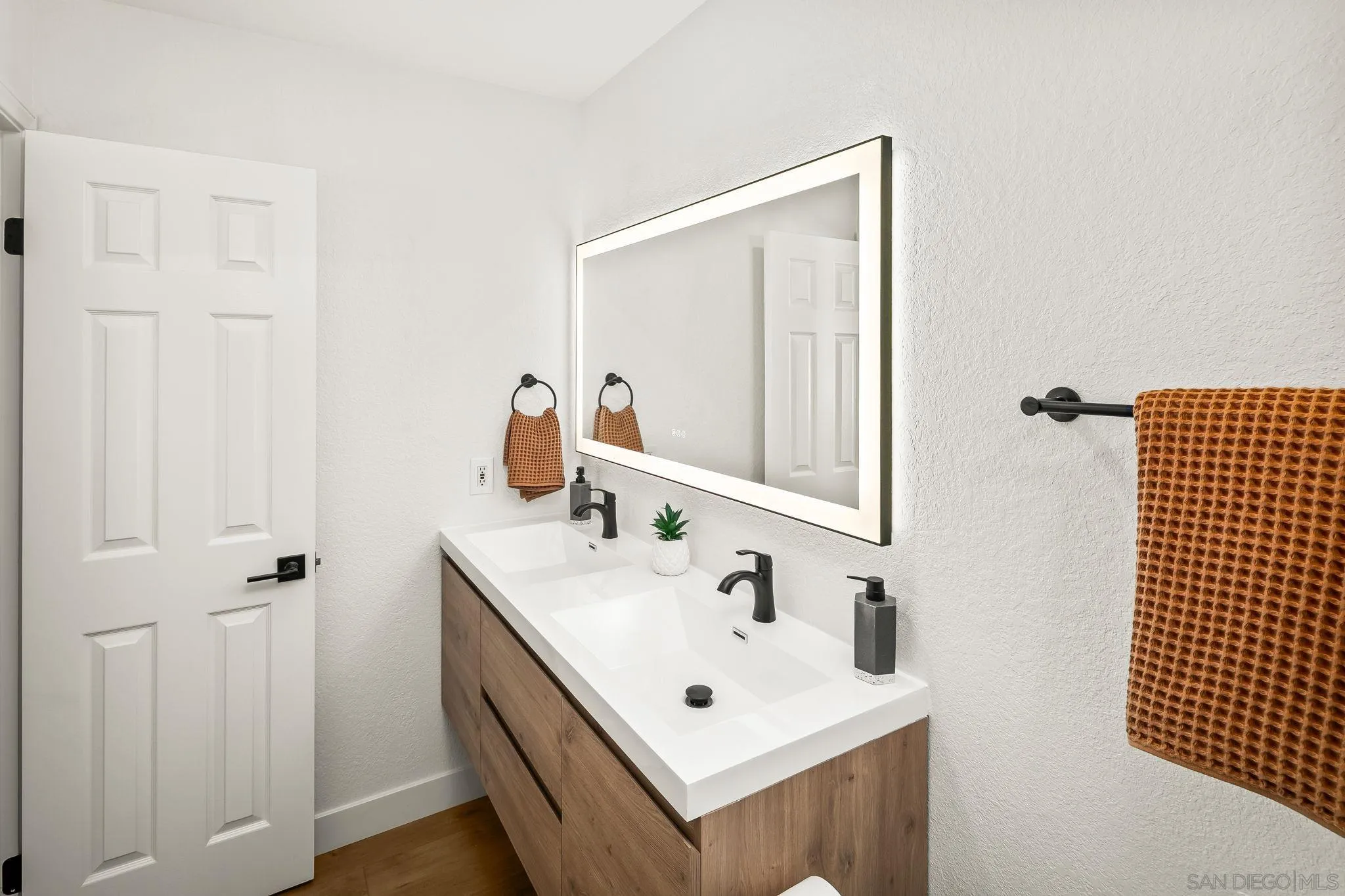 152 Evergreen Ave. Unit 4