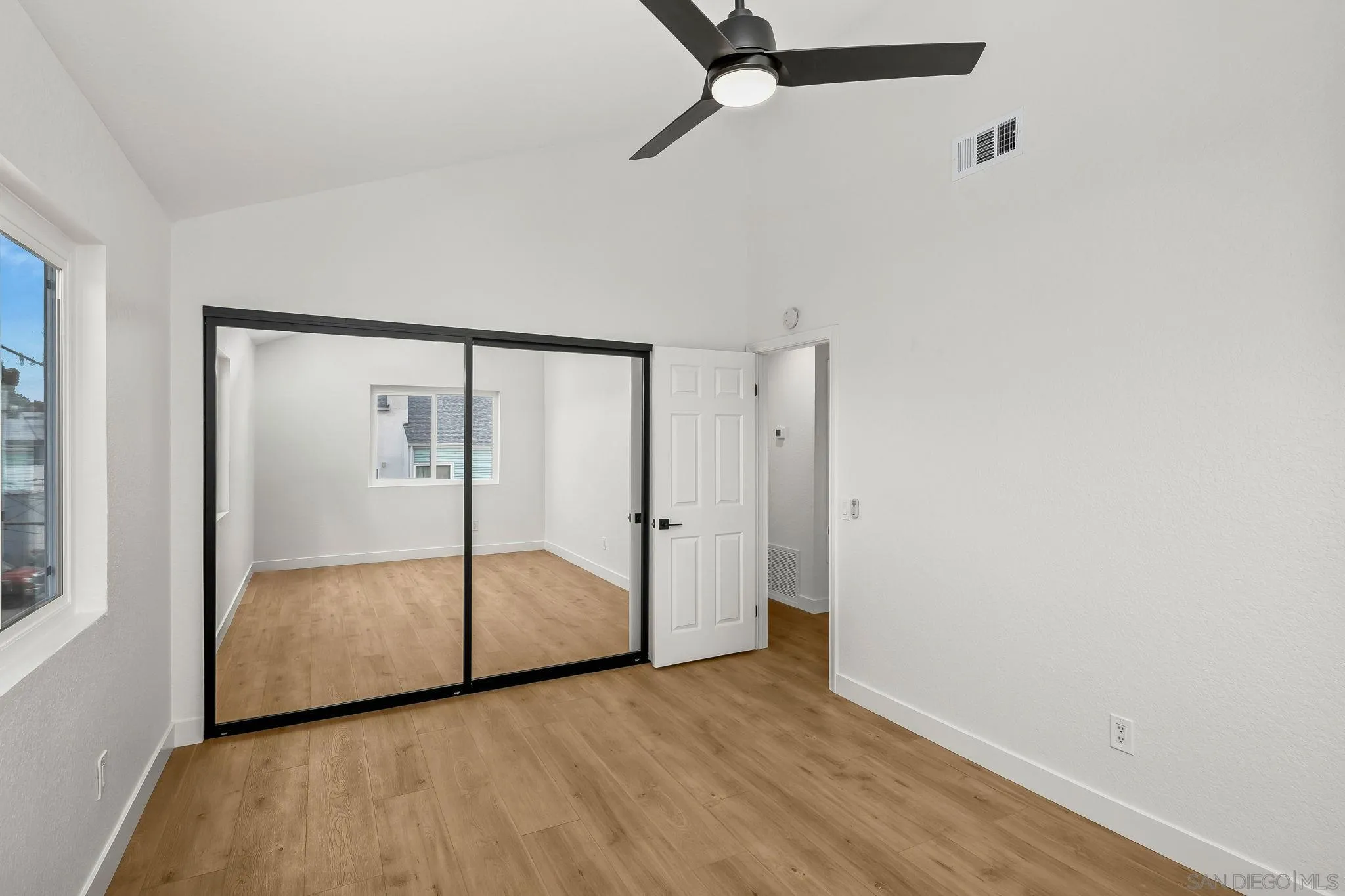 152 Evergreen Ave. Unit 4