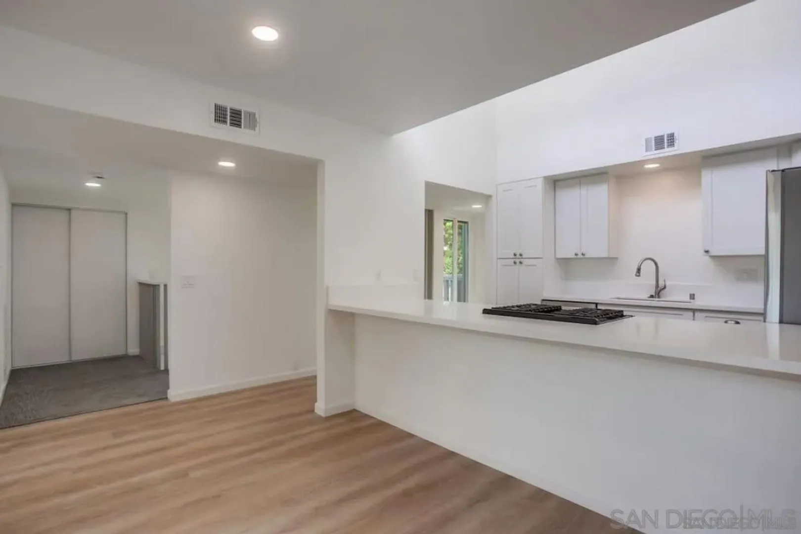 743 Bonair Way, Apt B