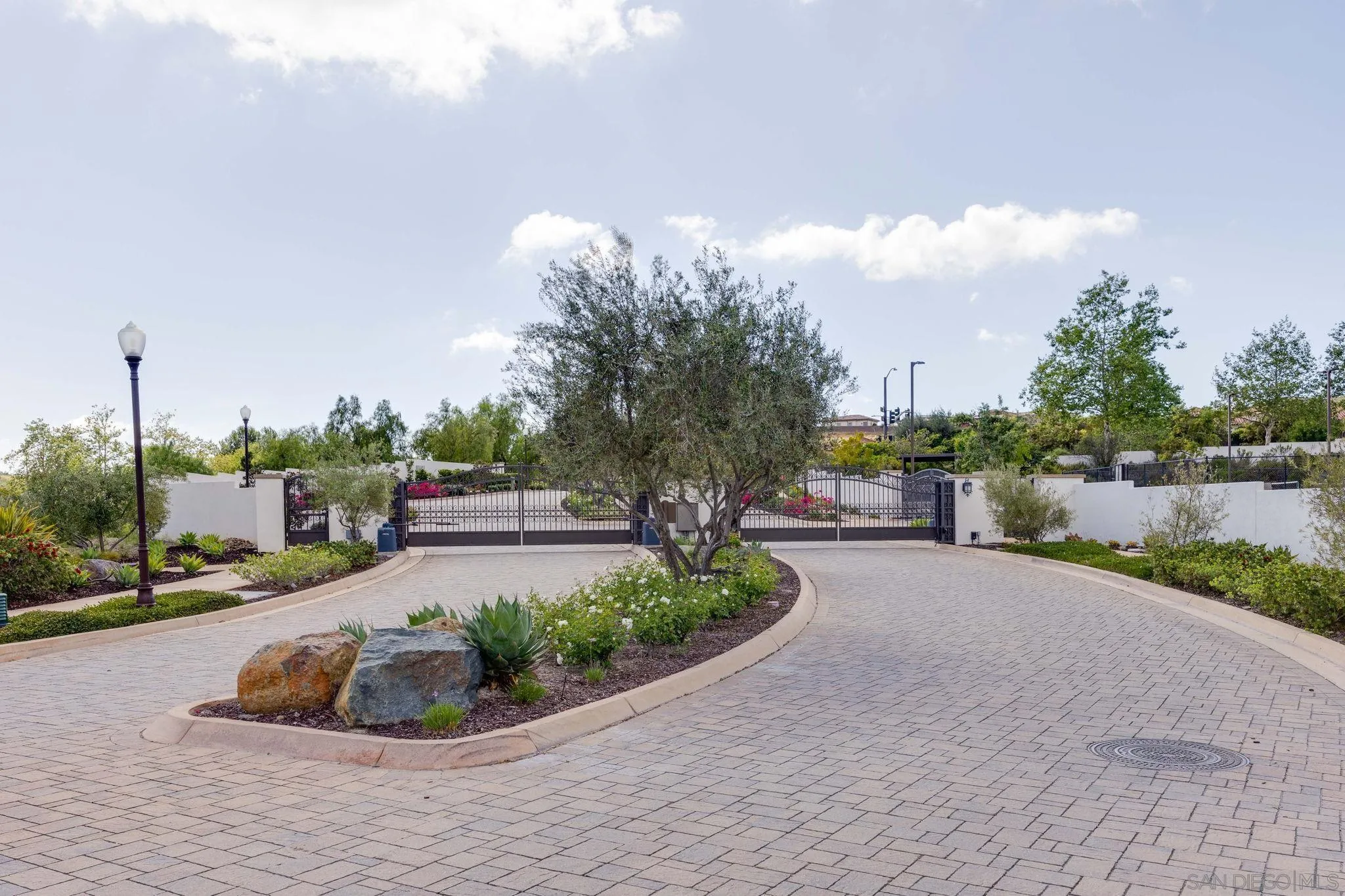 7957 Auberge Circle
