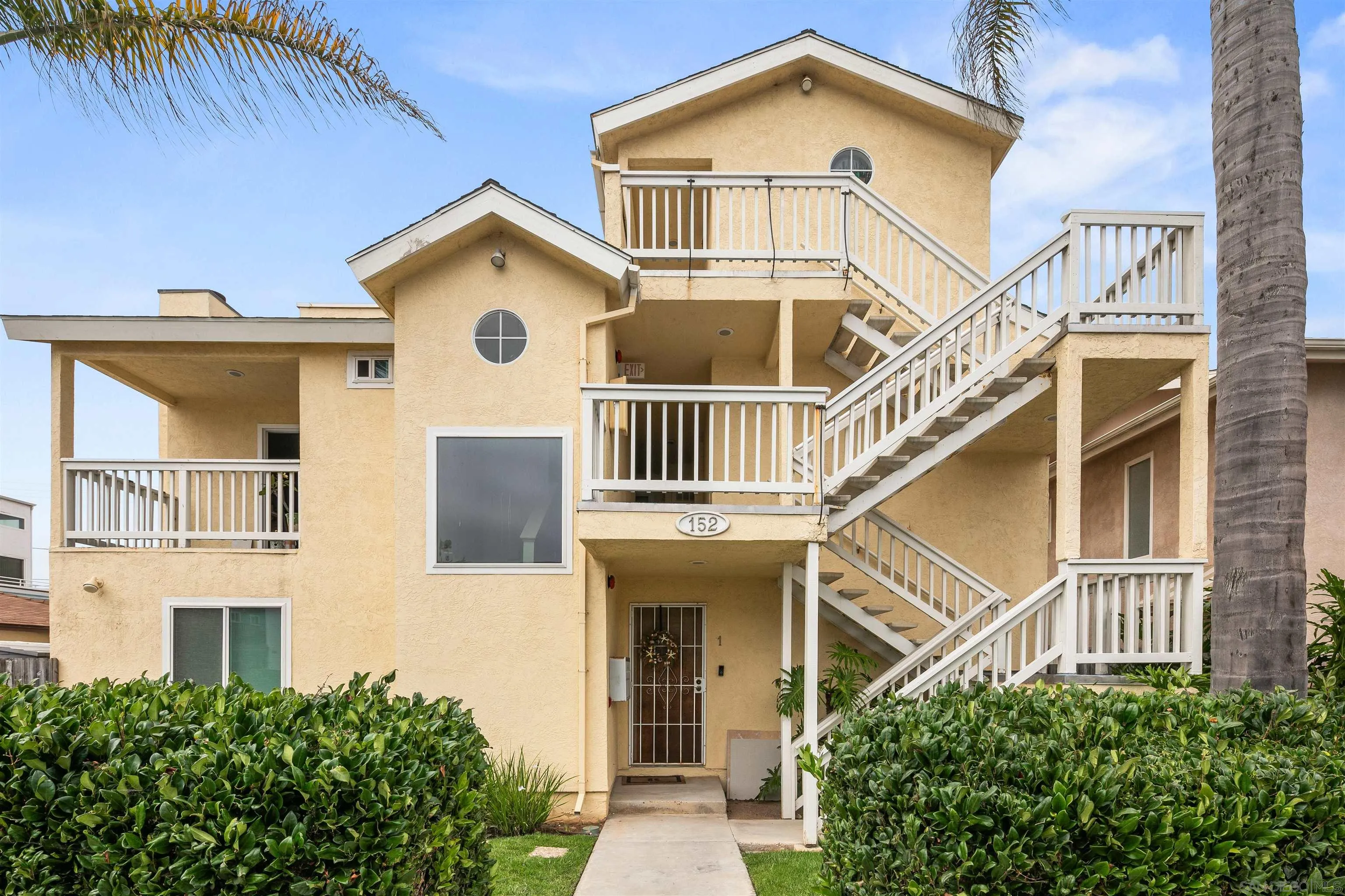 152 Evergreen Ave. Unit 4