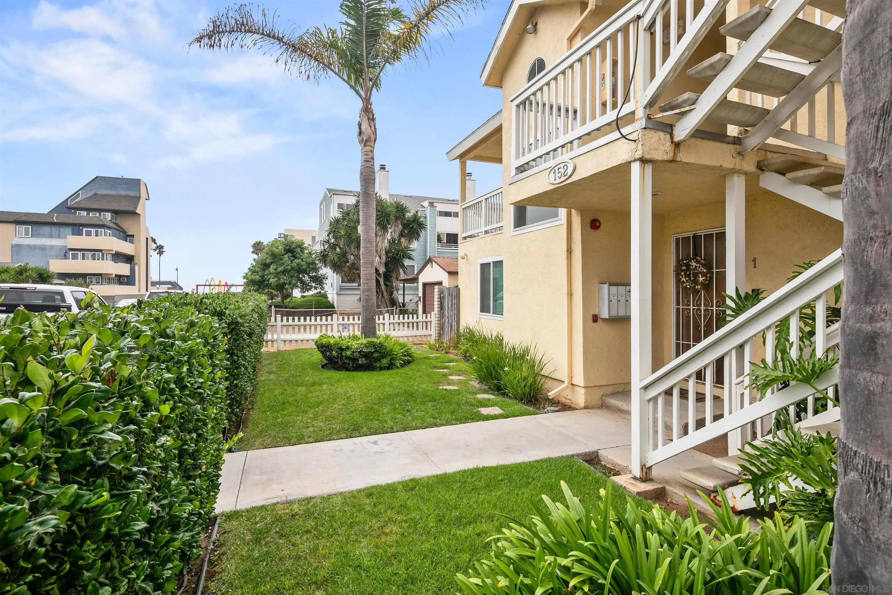 152 Evergreen Ave. Unit 4