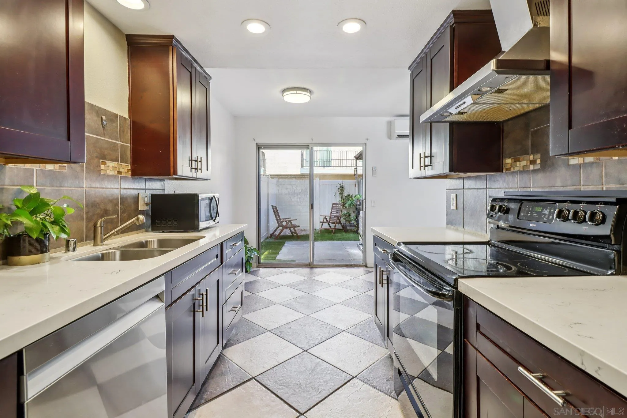 7809 Starling Dr